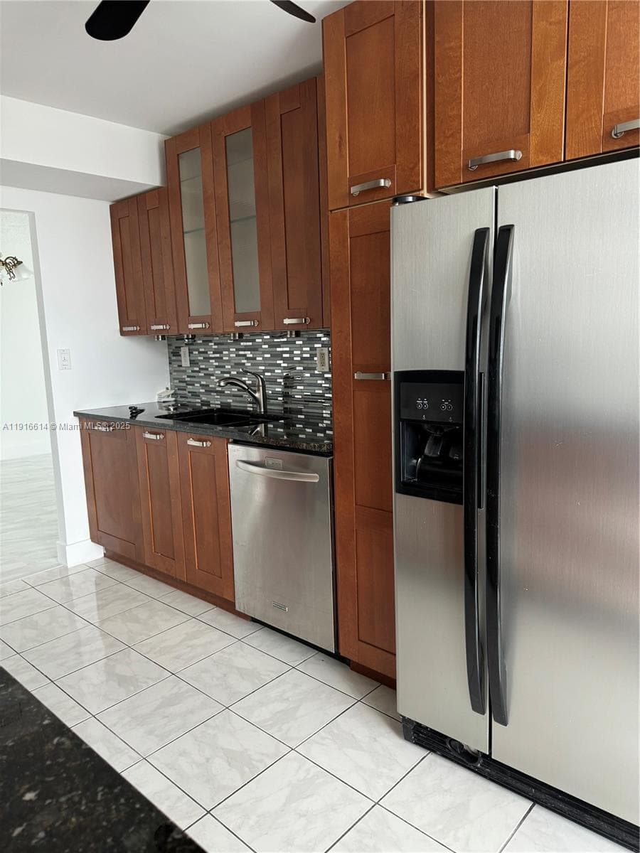 BYRON PARK CONDO · #506 in Miami Beach - Photo 6