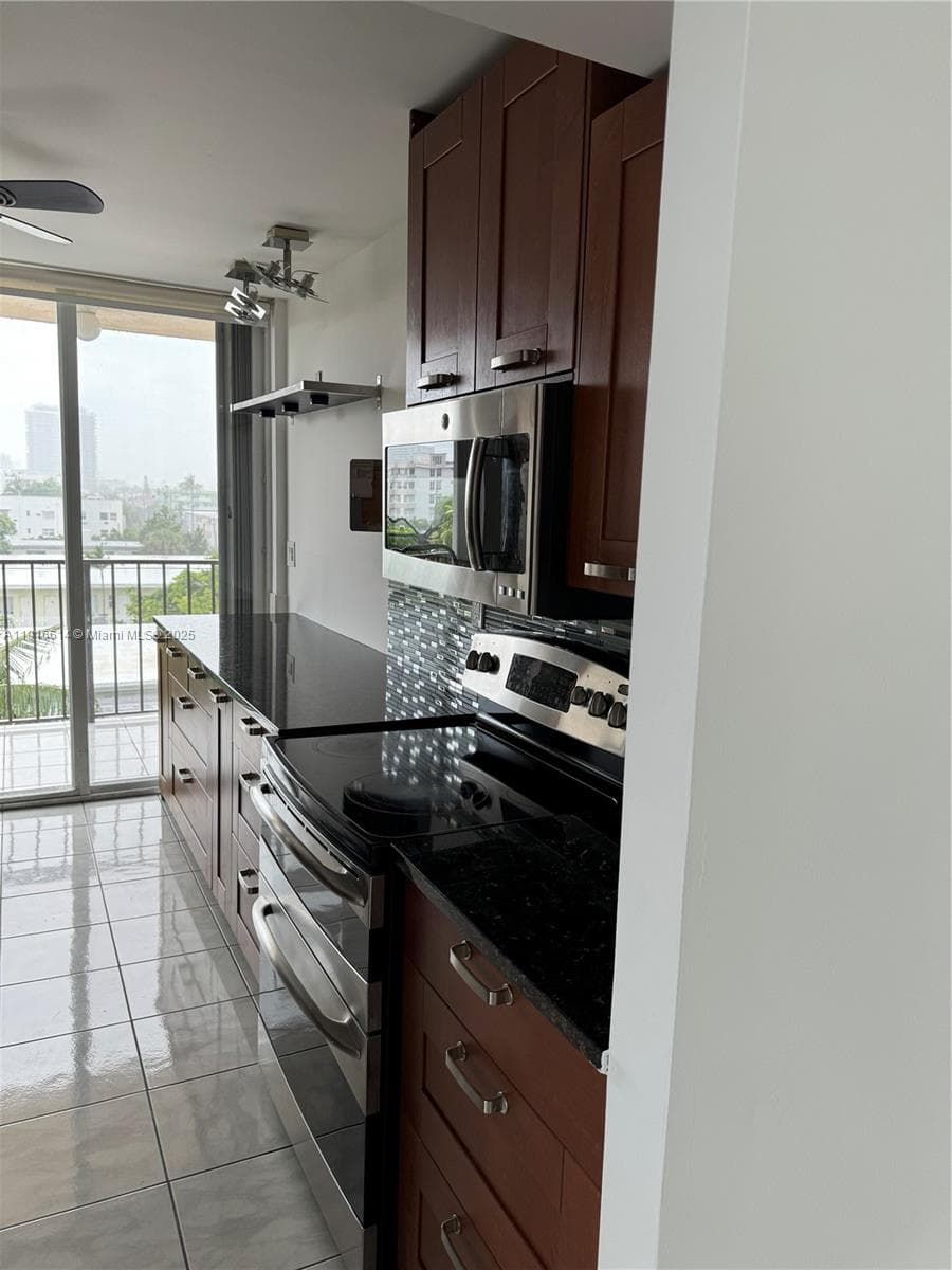 BYRON PARK CONDO · #506 in Miami Beach - Photo 7