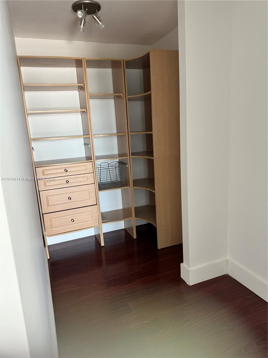 BYRON PARK CONDO · #506 in Miami Beach - Photo 9
