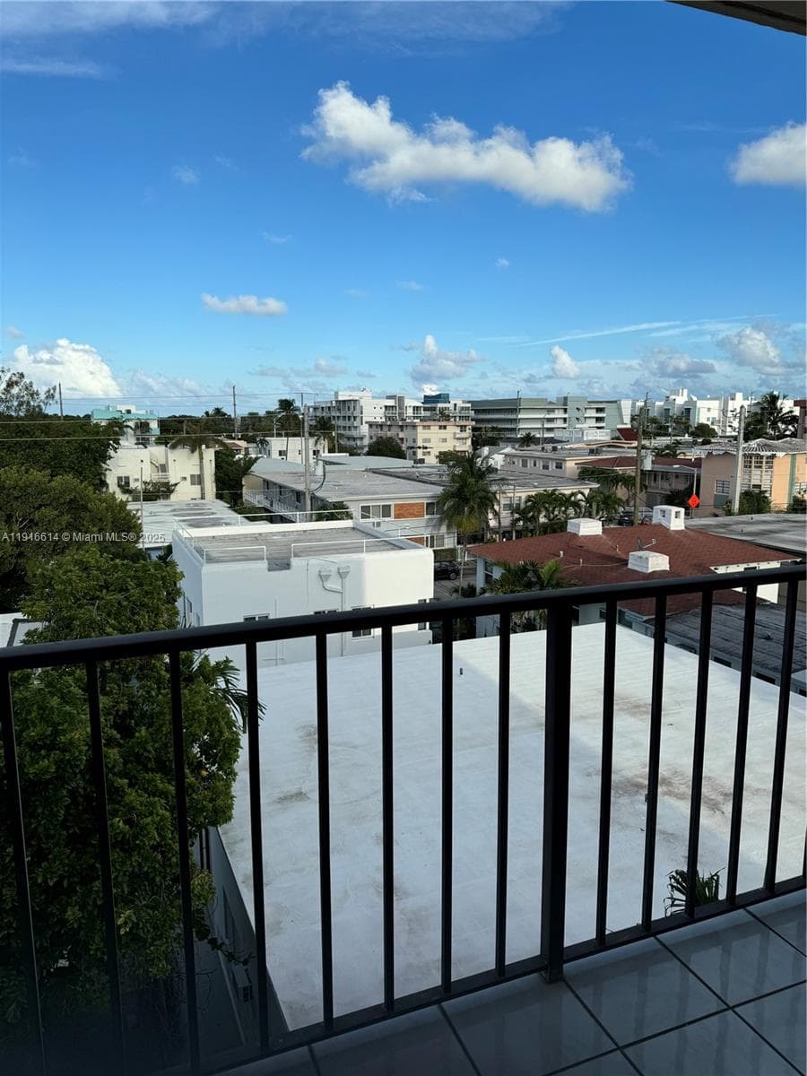 BYRON PARK CONDO · #506 in Miami Beach - Photo 10