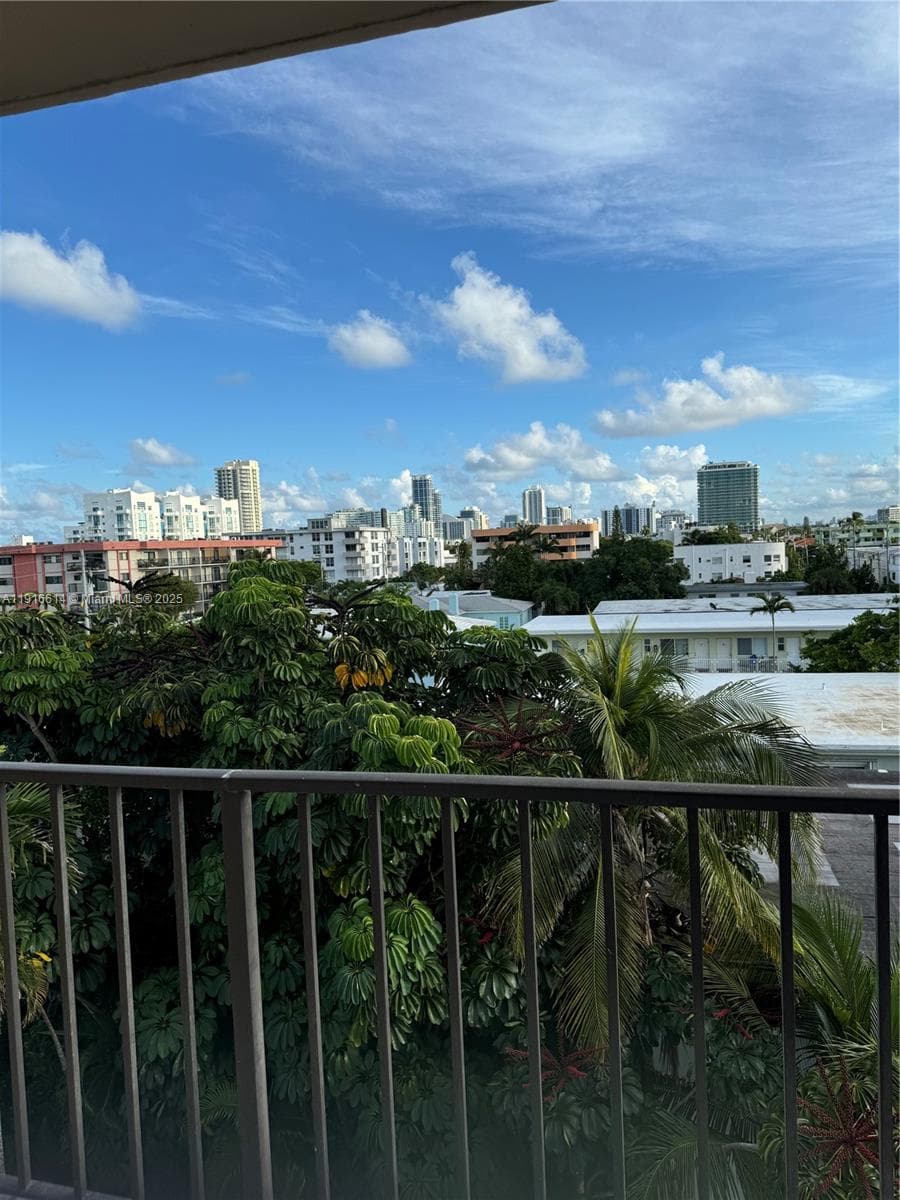 BYRON PARK CONDO · #506 in Miami Beach - Photo 11