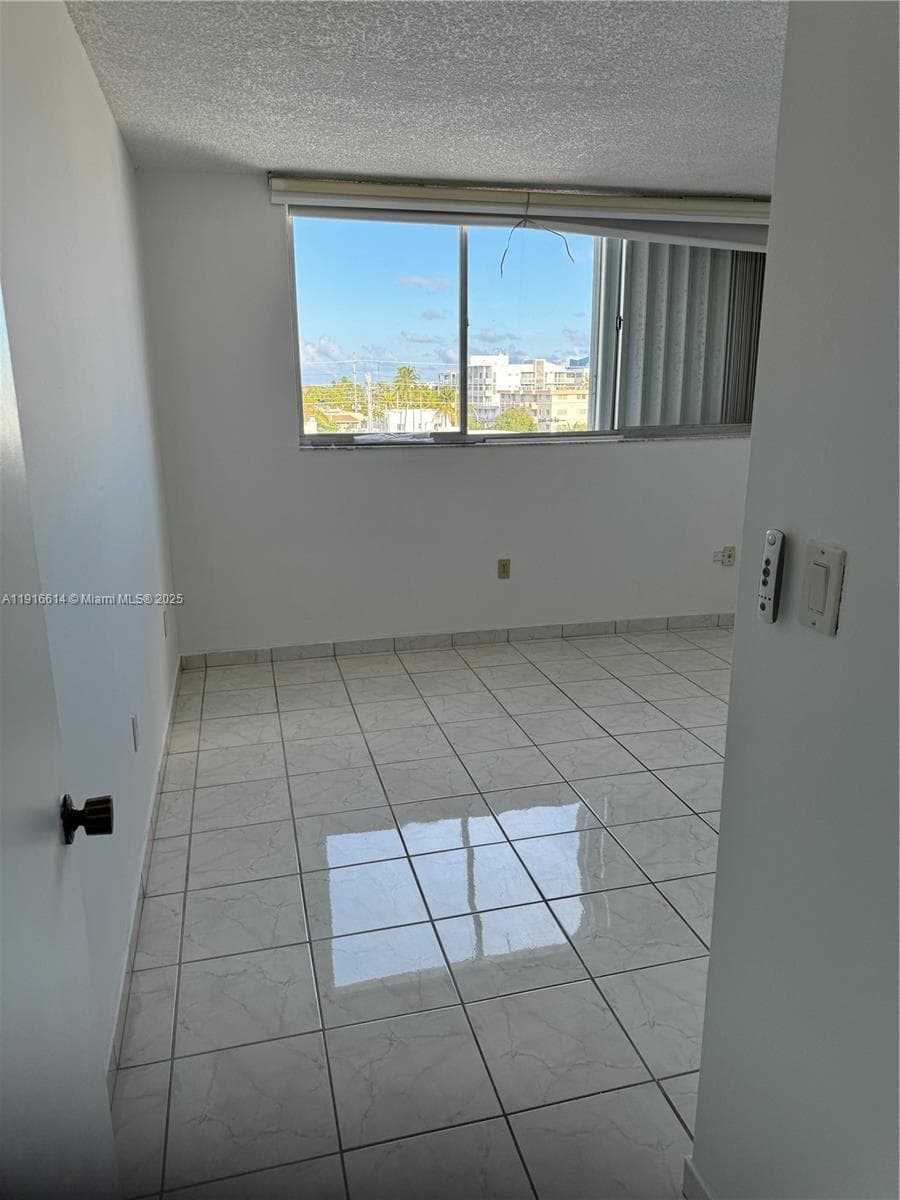 BYRON PARK CONDO · #506 in Miami Beach - Photo 8
