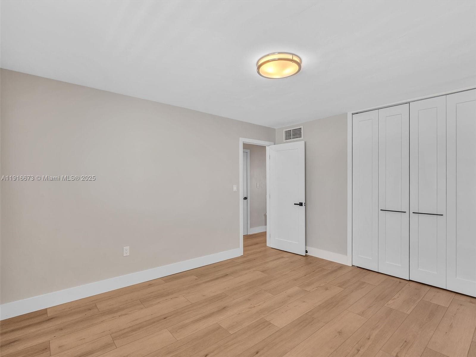 LENOX TOWERS CONDO · #403 in Miami Beach - Photo 17
