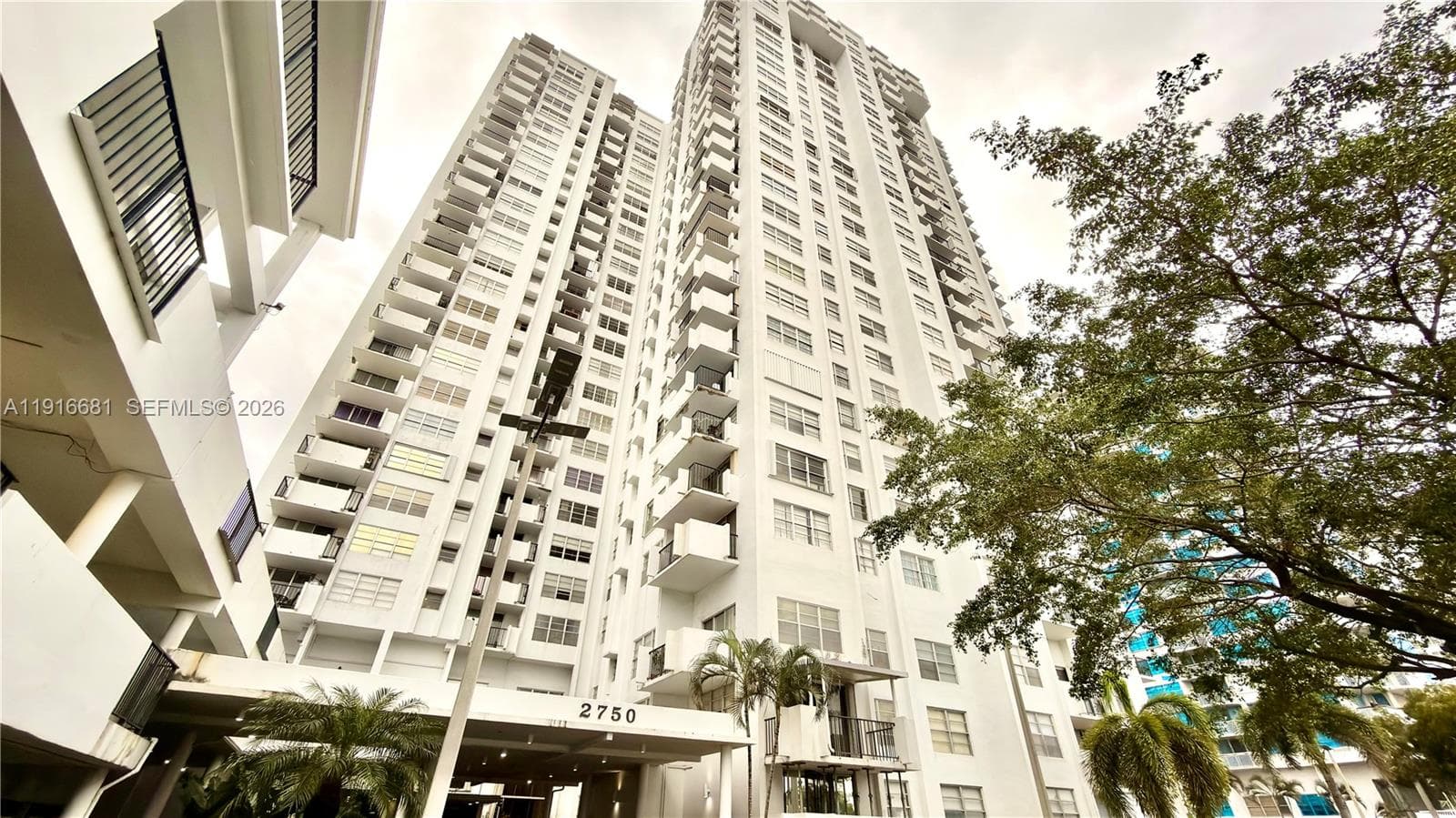 COMMODORE PLAZA CONDO · #906 in Aventura - Photo 33