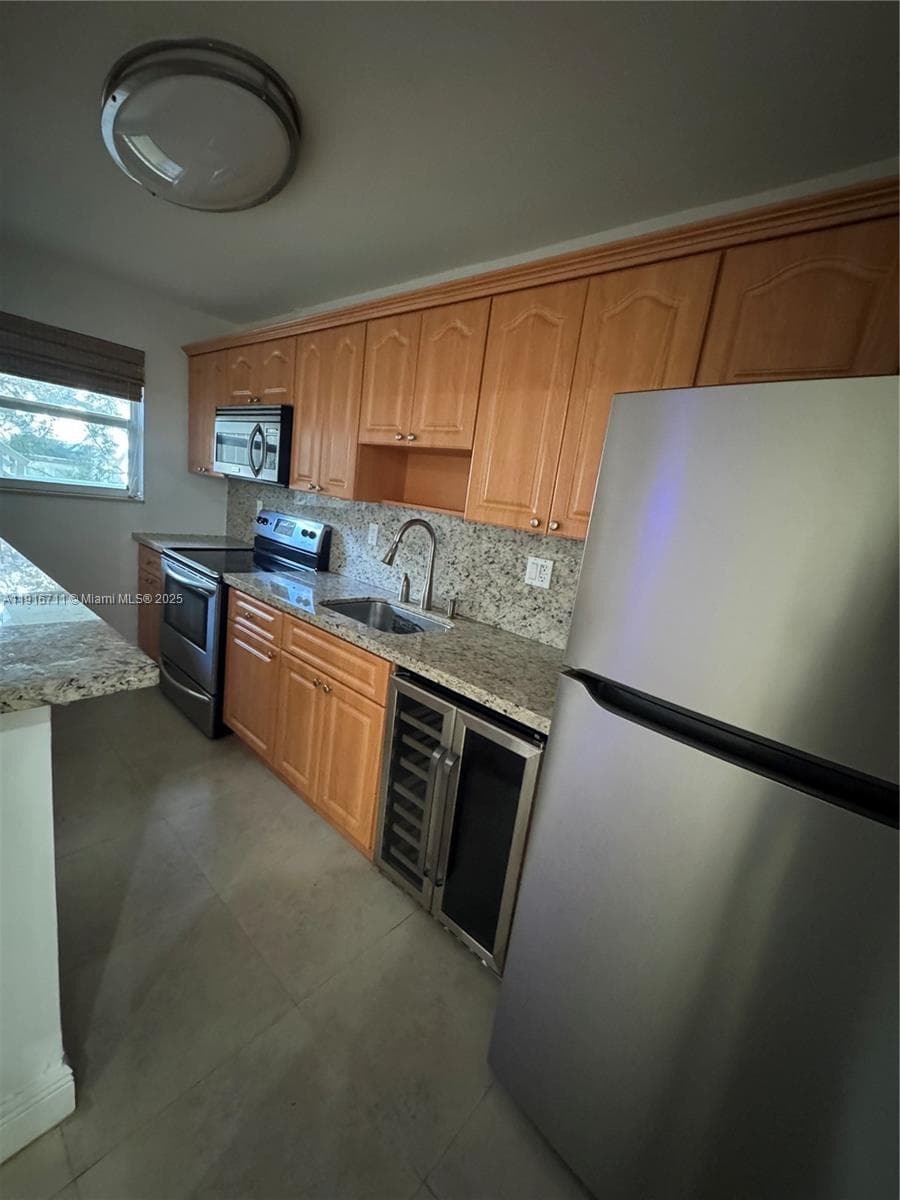 SUNSET POINT CONDO · #104 in South Miami - Photo 2