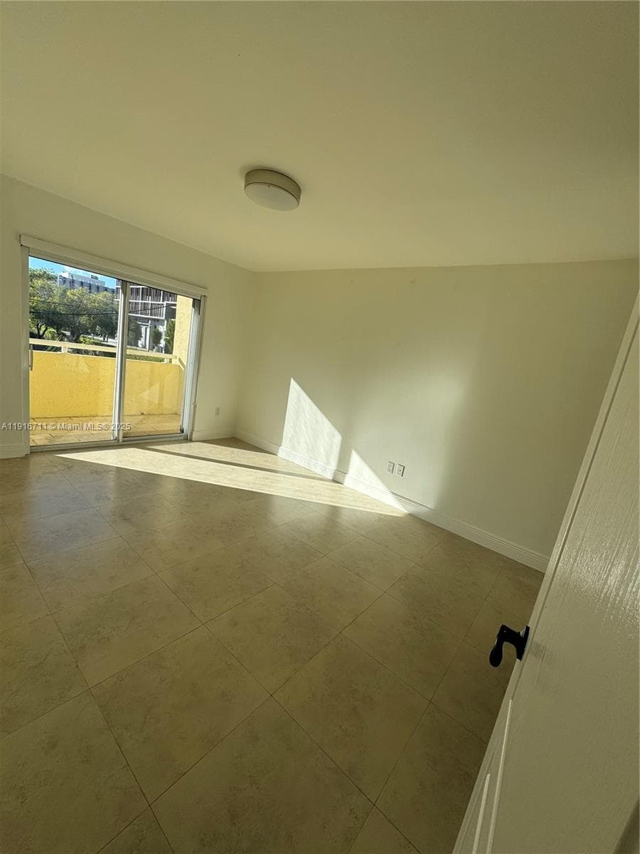 SUNSET POINT CONDO · #104 in South Miami - Photo 10