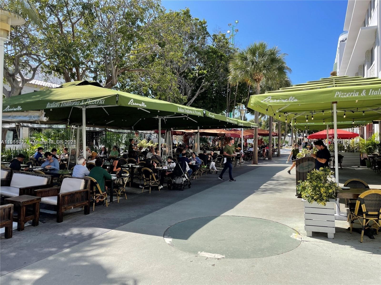 Steps away from Lincoln Rd