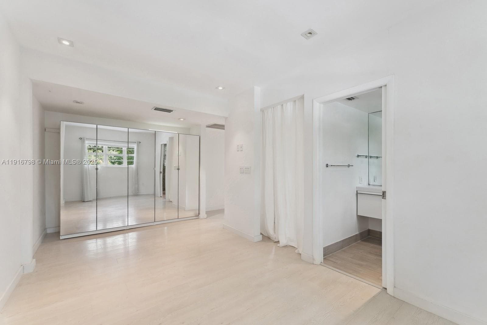 4812 Pine Tree Drive · #206 in Miami Beach - Photo 10