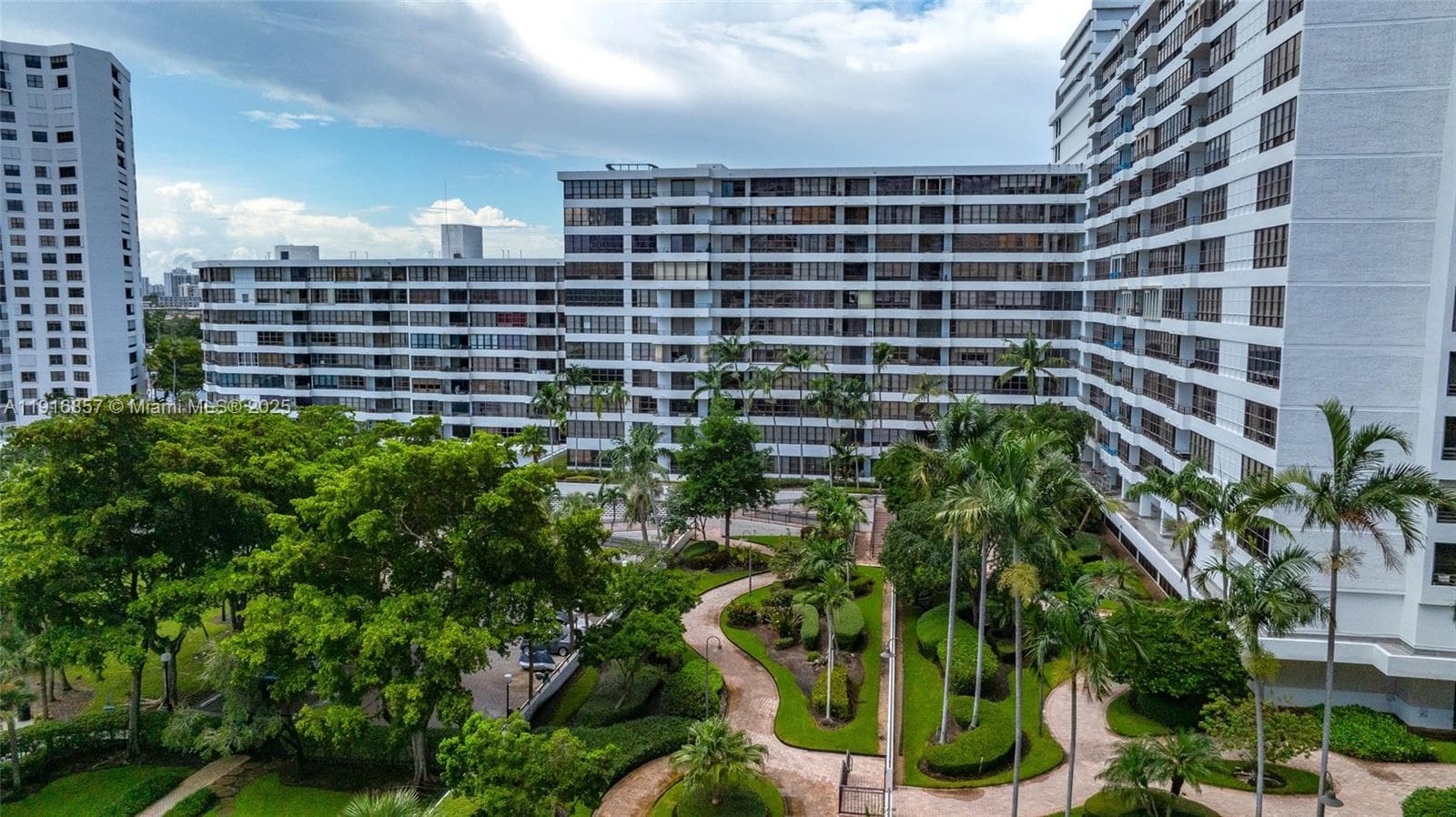 The Olympus Condo · #517 in Hallandale Beach - Photo 13