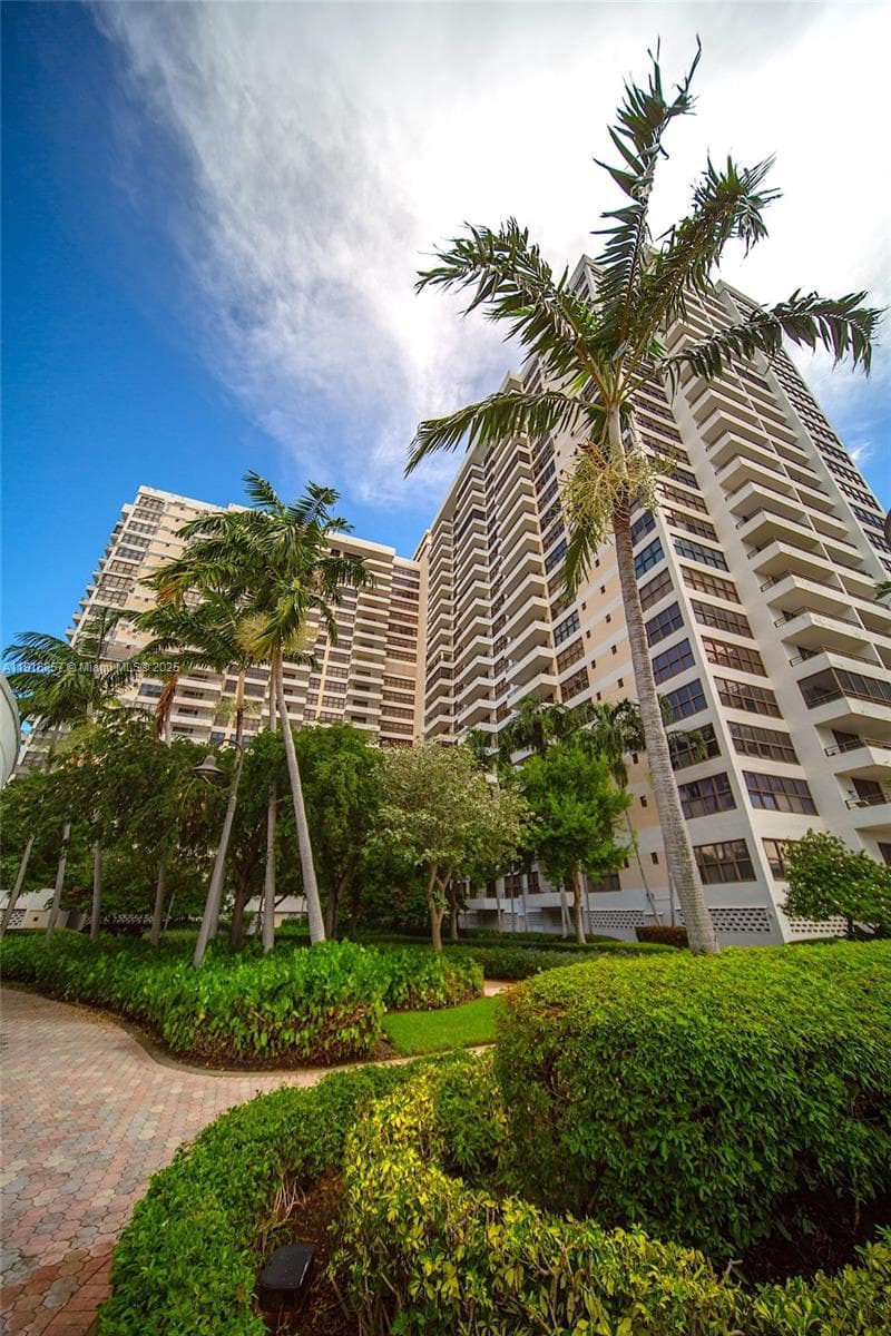 The Olympus Condo · #517 in Hallandale Beach - Photo 34