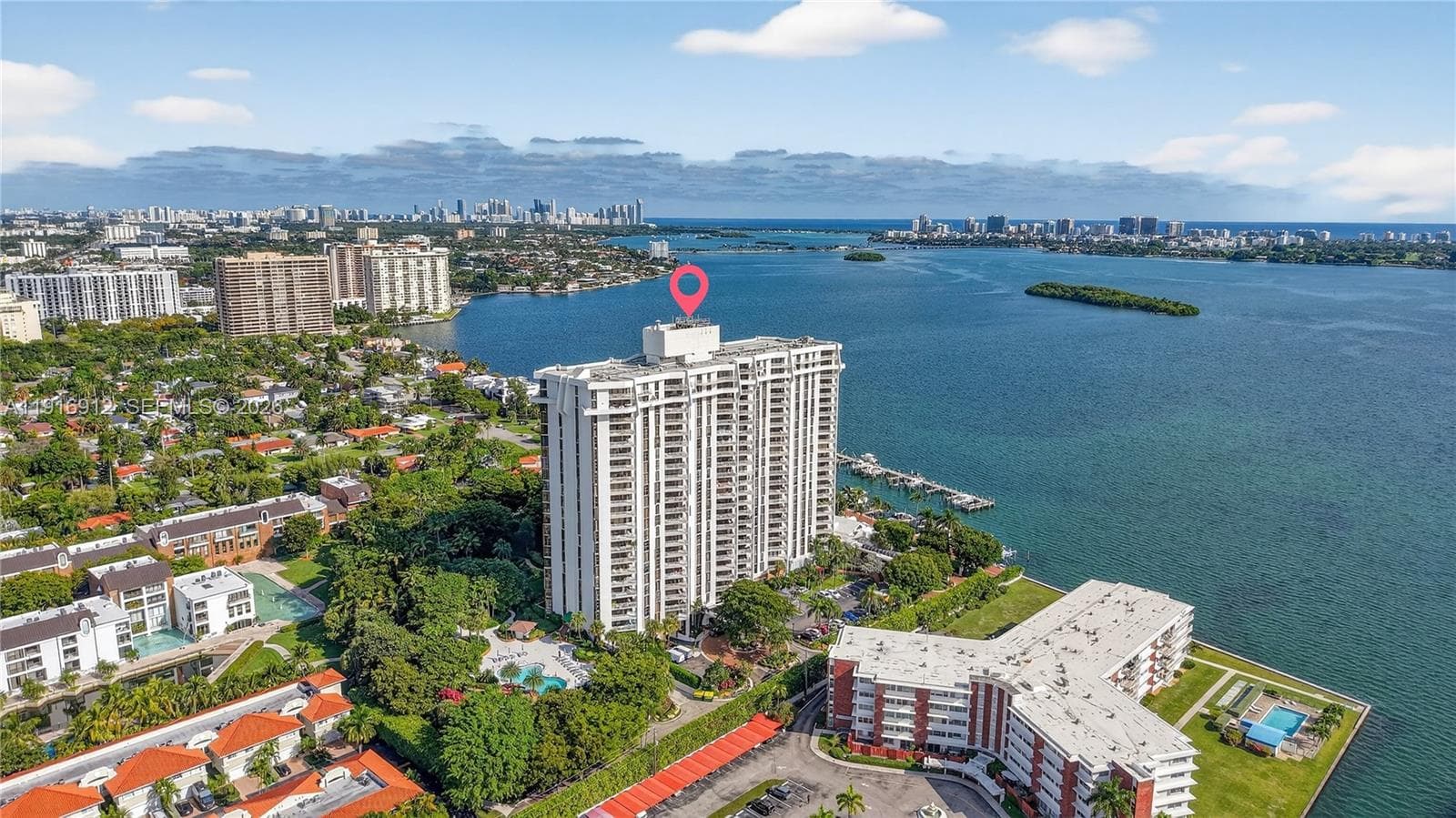 Enjoy unobstructed water vistas paired with a breathtaking city skyline backdrop