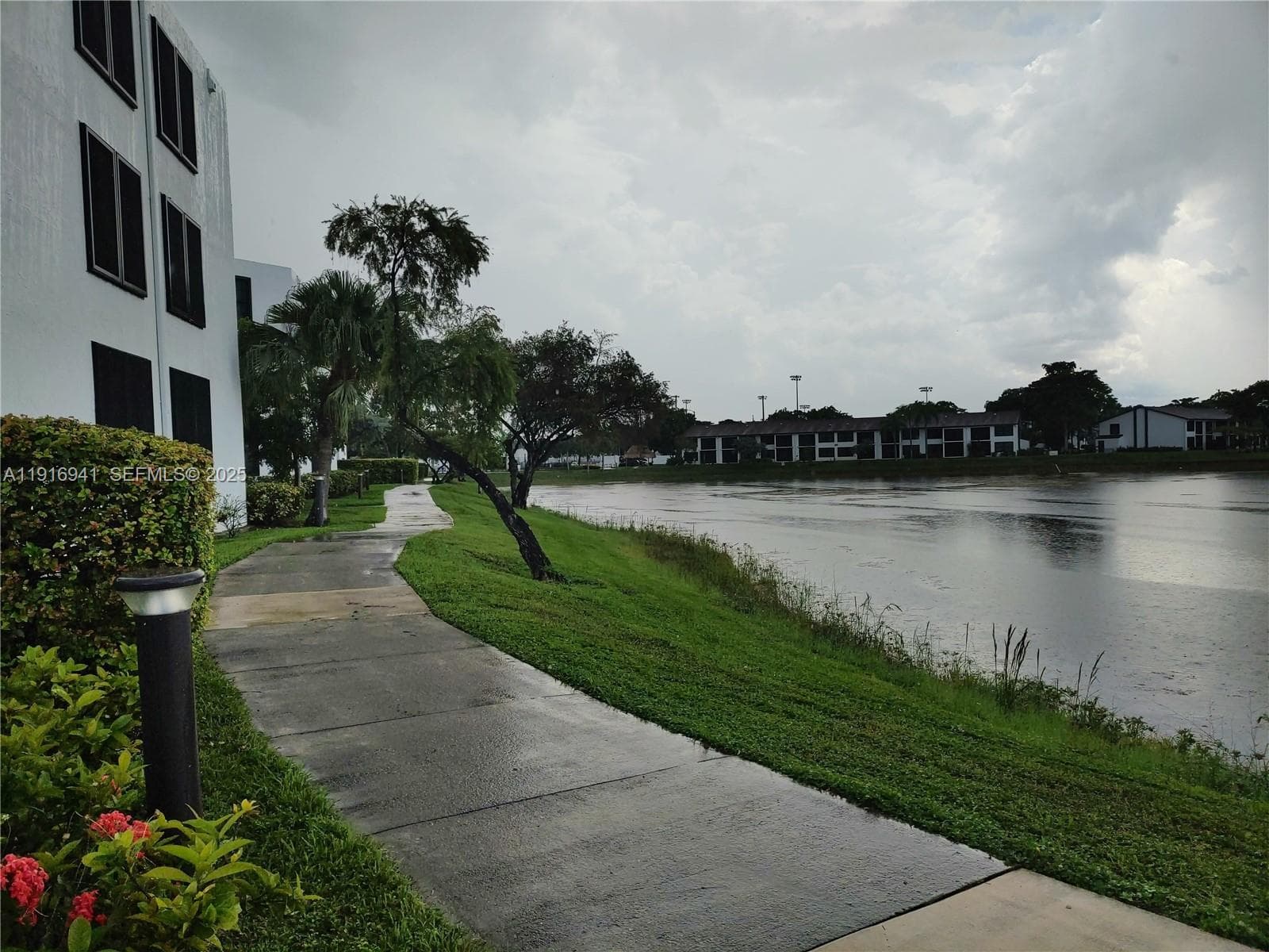 LAKE POINTE CONDOMINIUM · #112 in Oakland Park - Photo 22