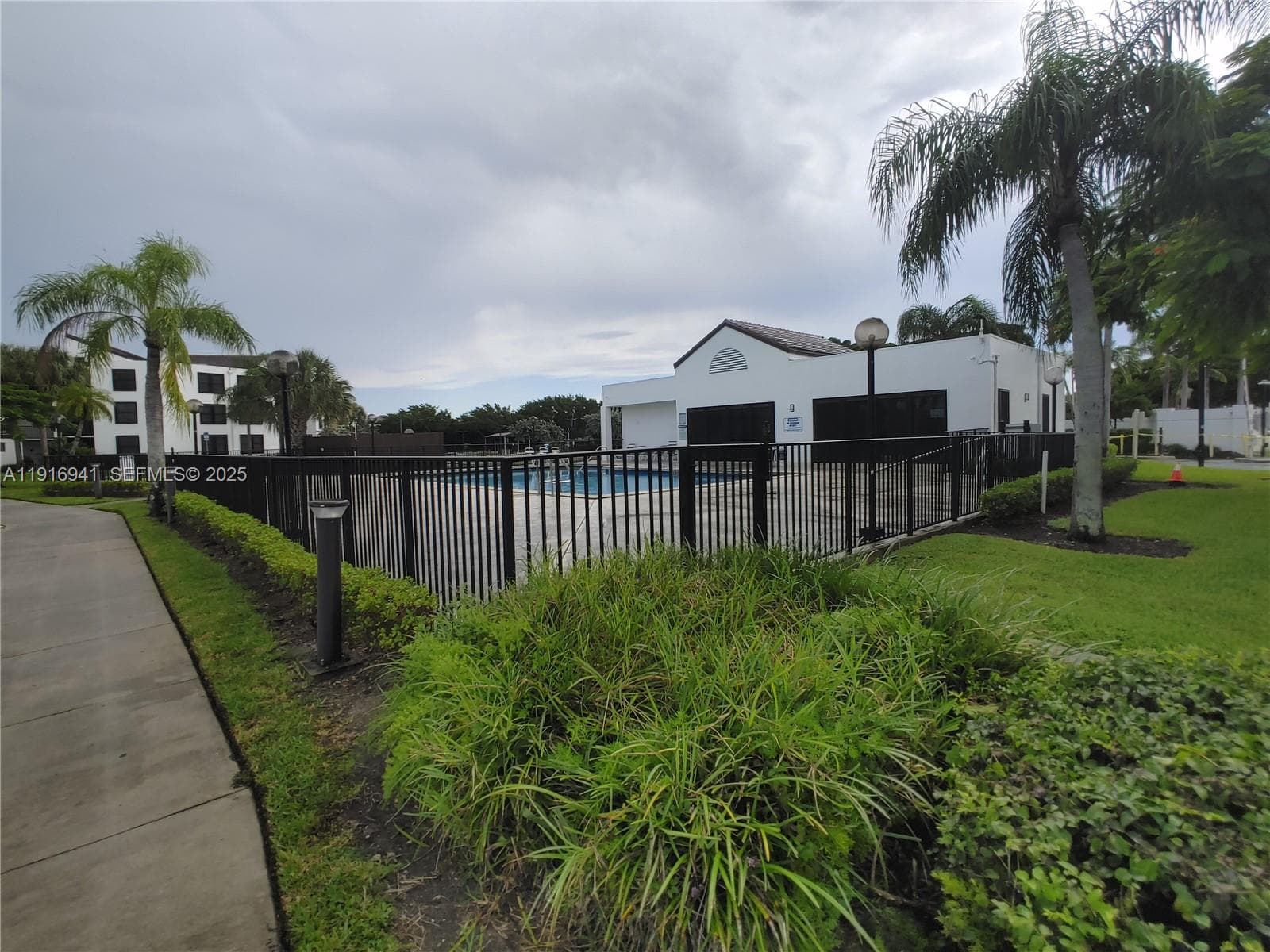 LAKE POINTE CONDOMINIUM · #112 in Oakland Park - Photo 18