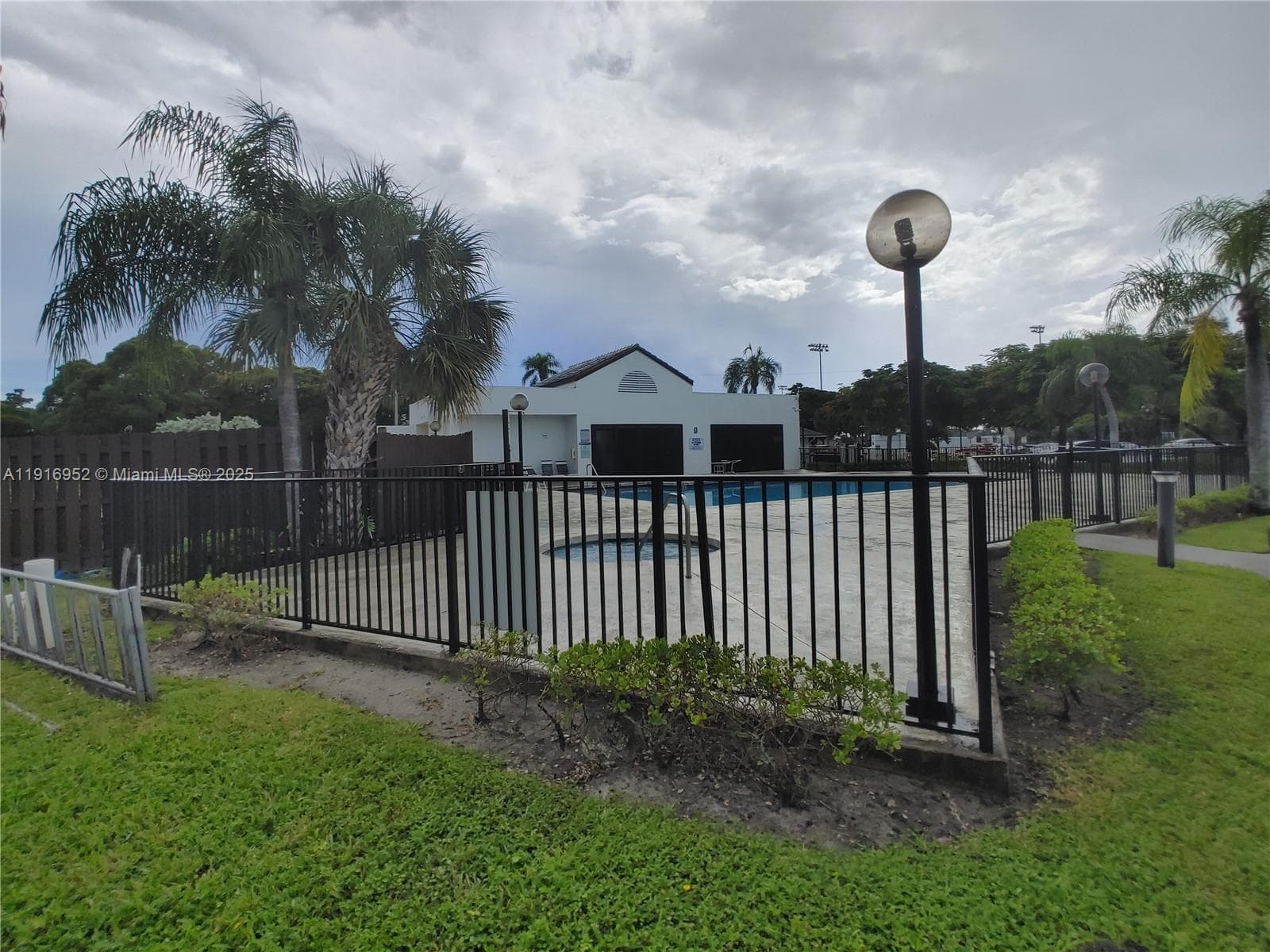 LAKE POINTE CONDOMINIUM · #112 in Oakland Park - Photo 29