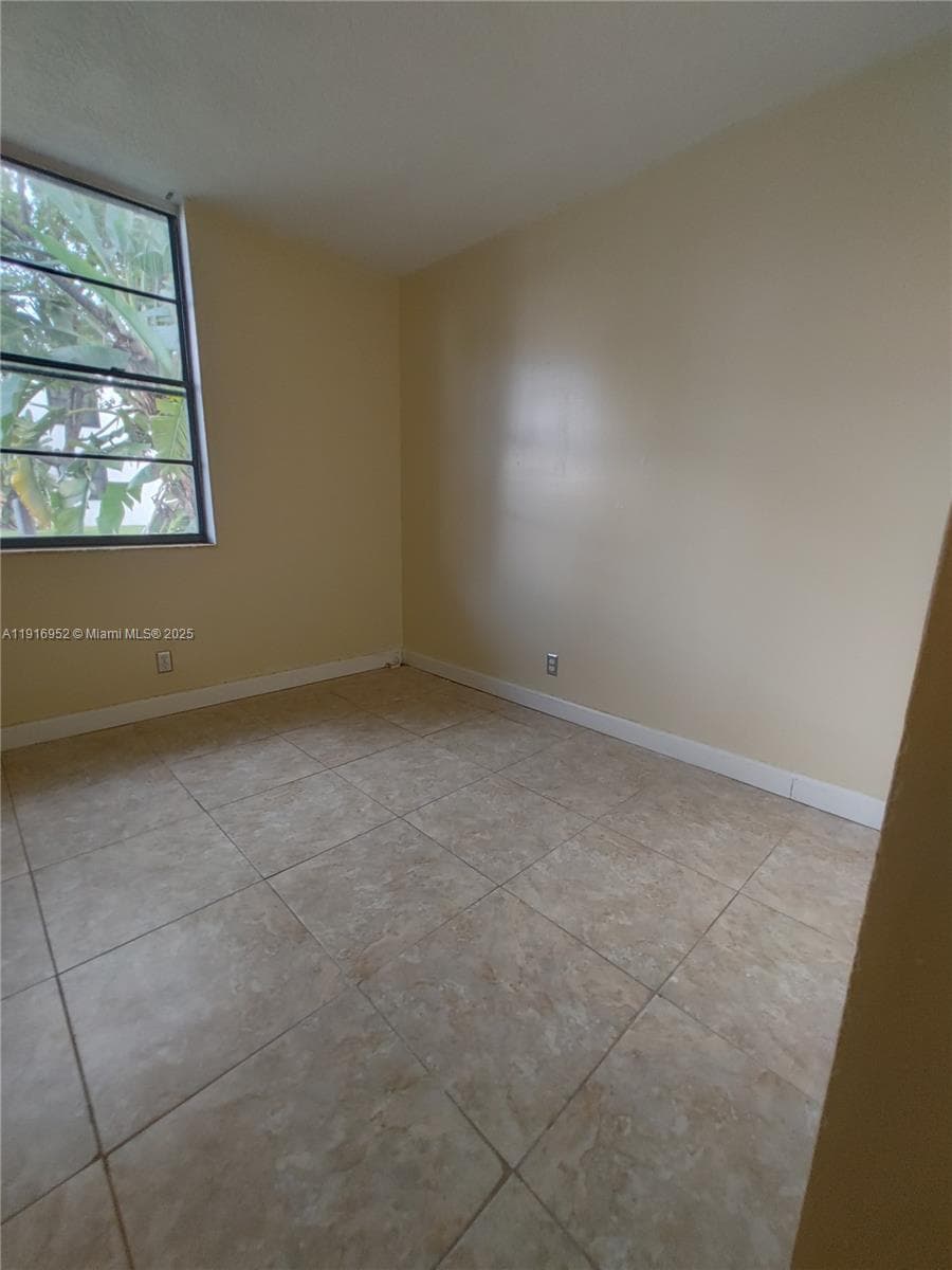 LAKE POINTE CONDOMINIUM · #112 in Oakland Park - Photo 8