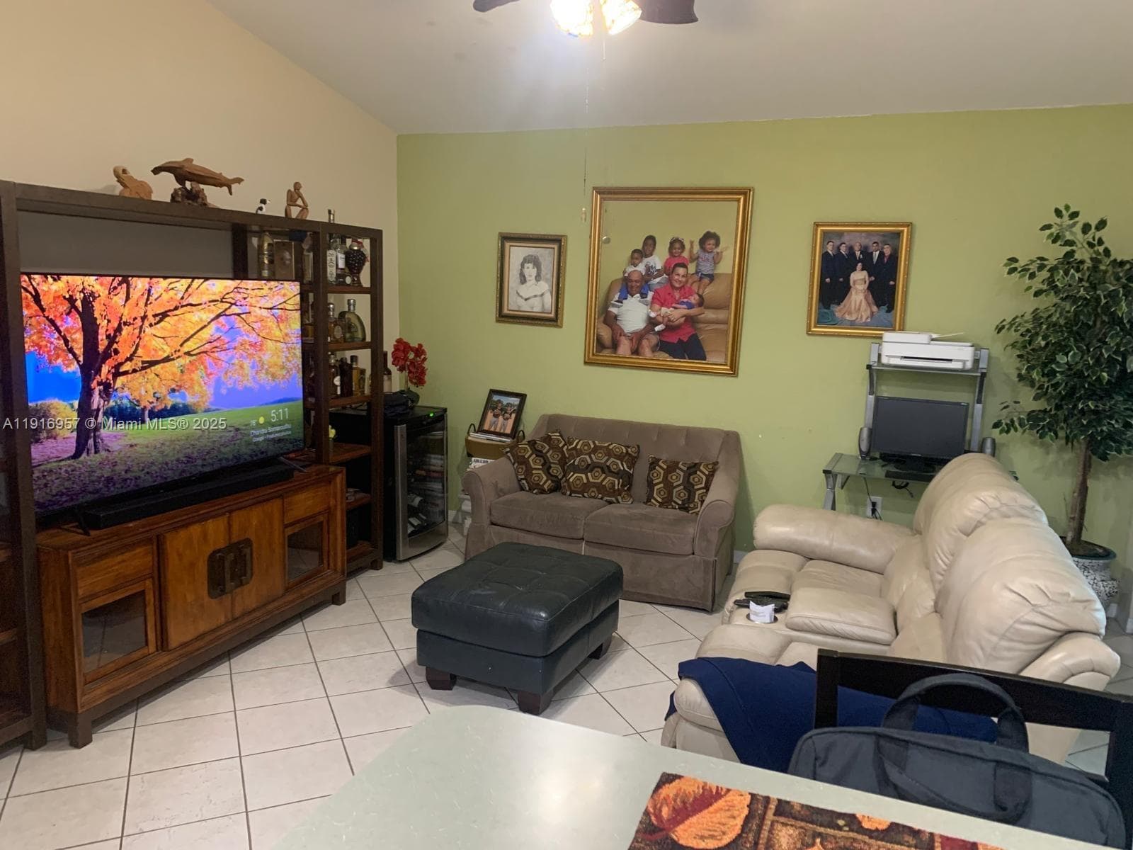 462 SE 23rd Dr photo 3