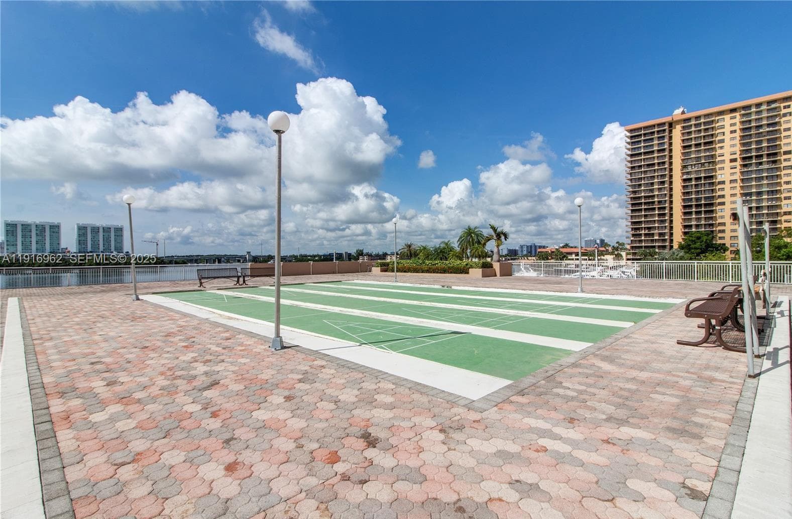 WINSTON TOWERS 100 · #1212 in Sunny Isles Beach - Photo 23
