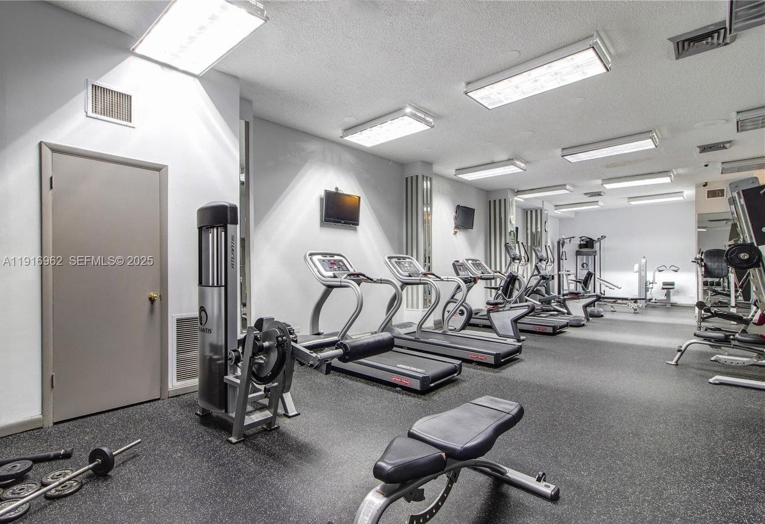 WINSTON TOWERS 100 · #1212 in Sunny Isles Beach - Photo 24