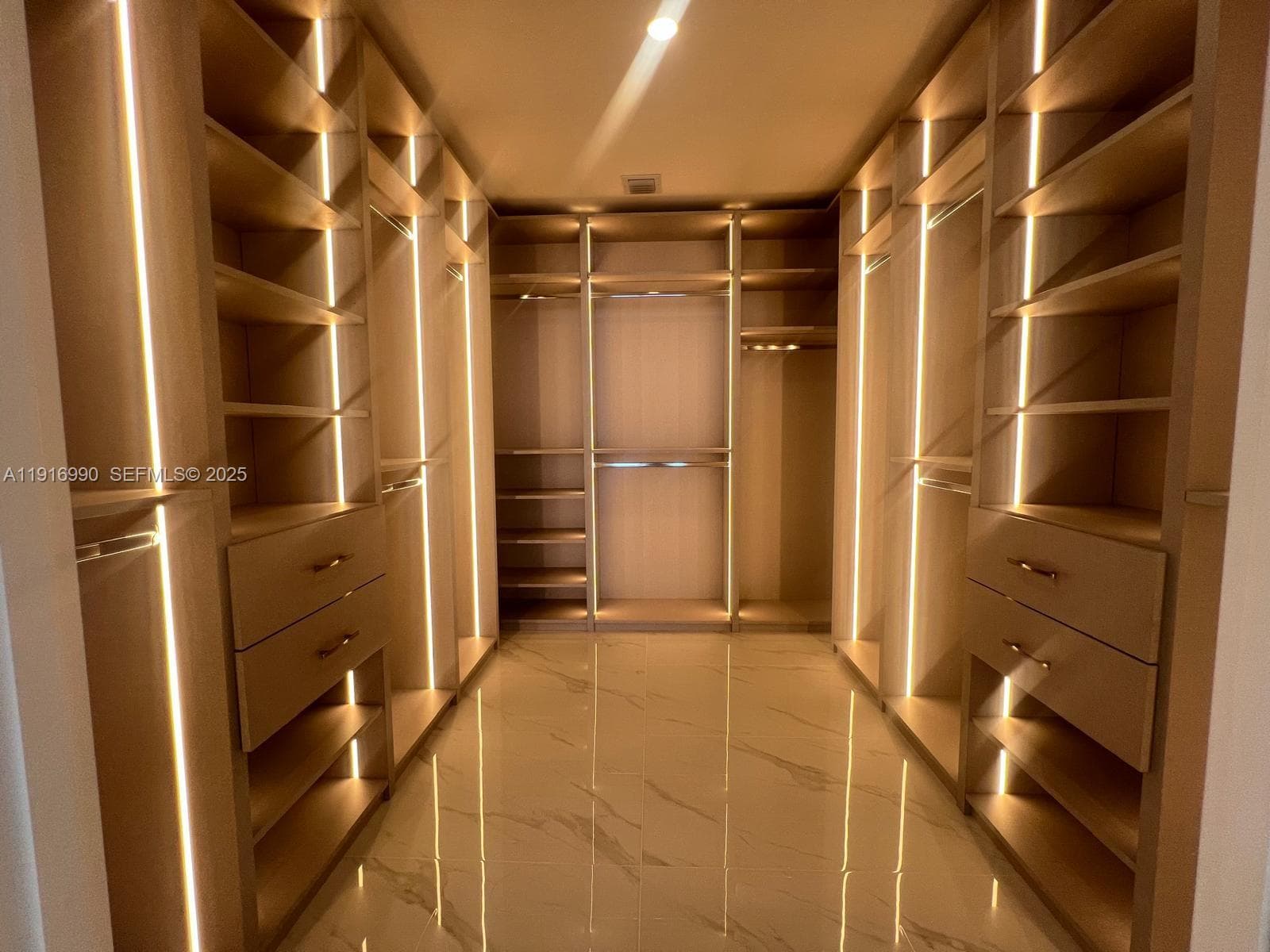 Aria Reserve · #3501 in Miami - Photo 16