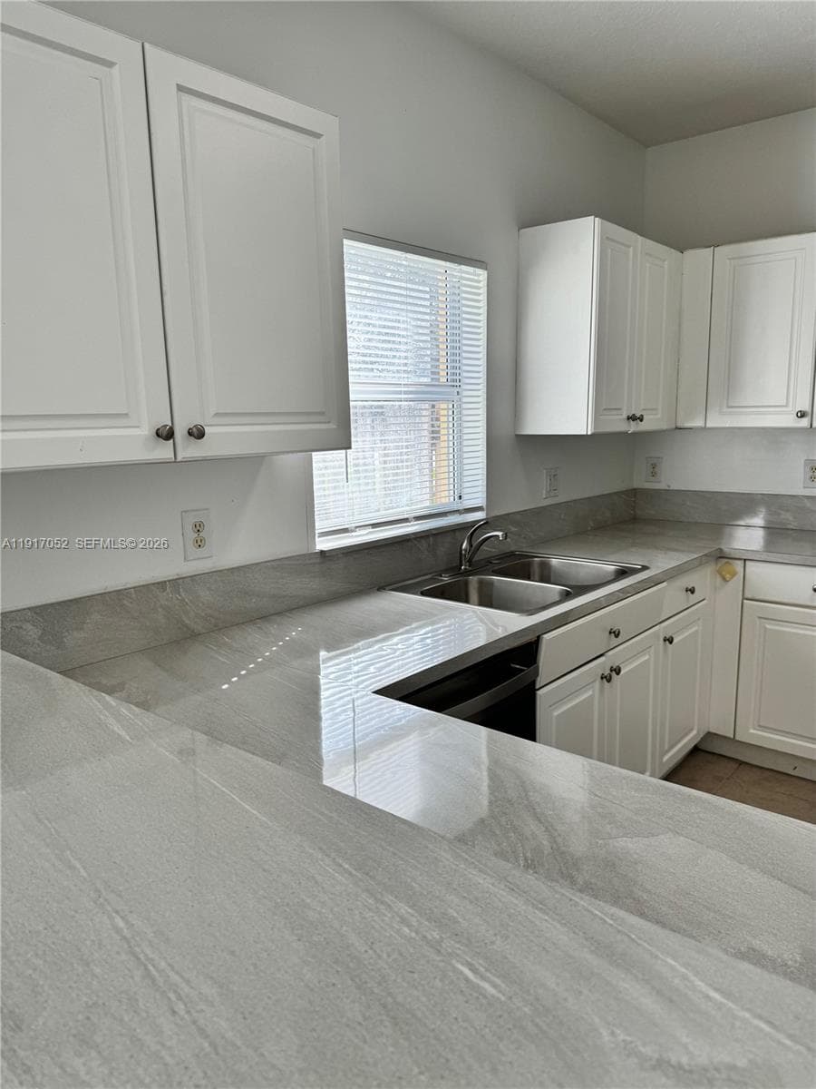 4100 NE 24 Drive photo 3