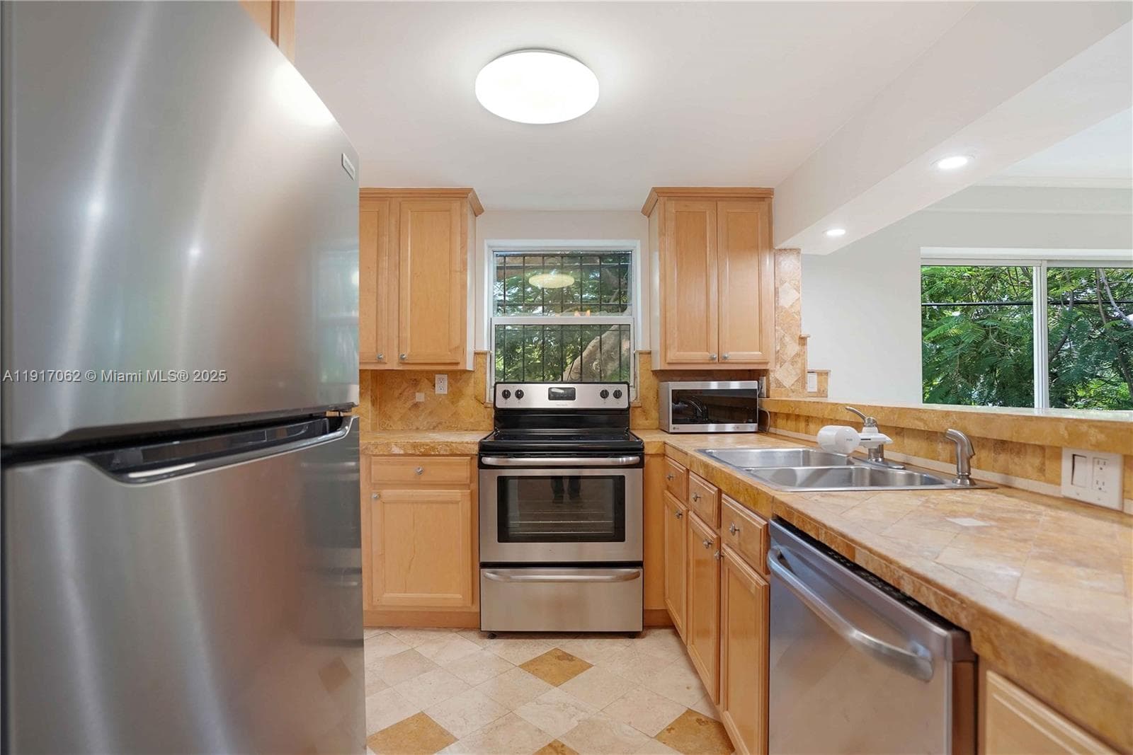 JEFFERSON PARK CONDO · #205 in Miami Beach - Photo 6