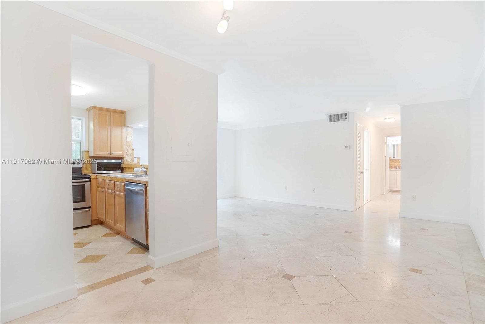JEFFERSON PARK CONDO · #205 in Miami Beach - Photo 3