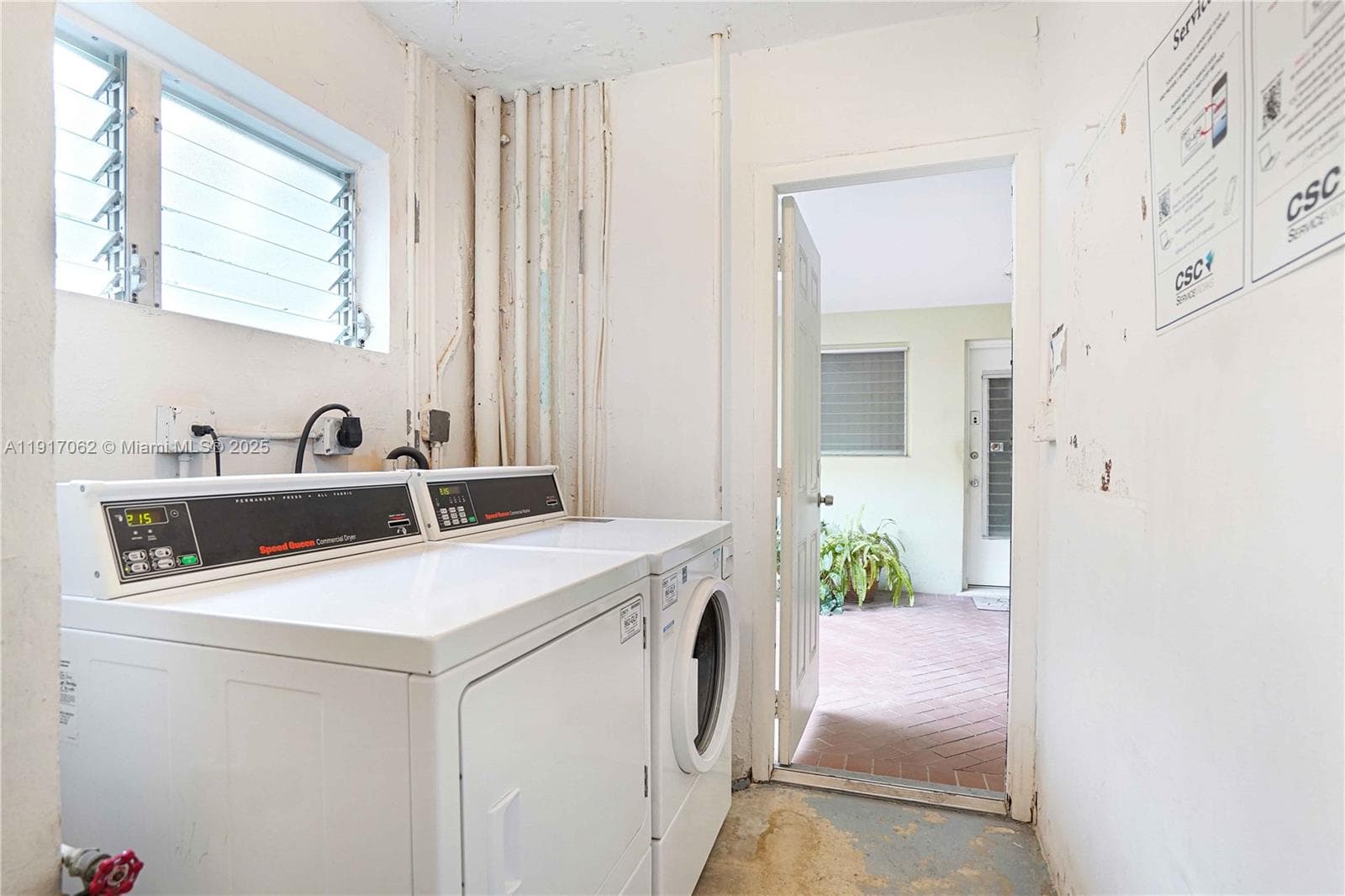 Laundry right in front of the unit.