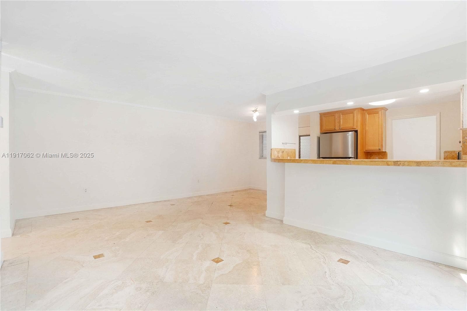 JEFFERSON PARK CONDO · #205 in Miami Beach - Photo 4