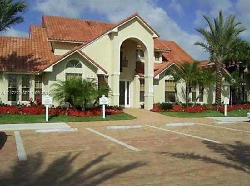 ROYAL POINCIANA CONDO · #403 in Pompano Beach - Photo 2