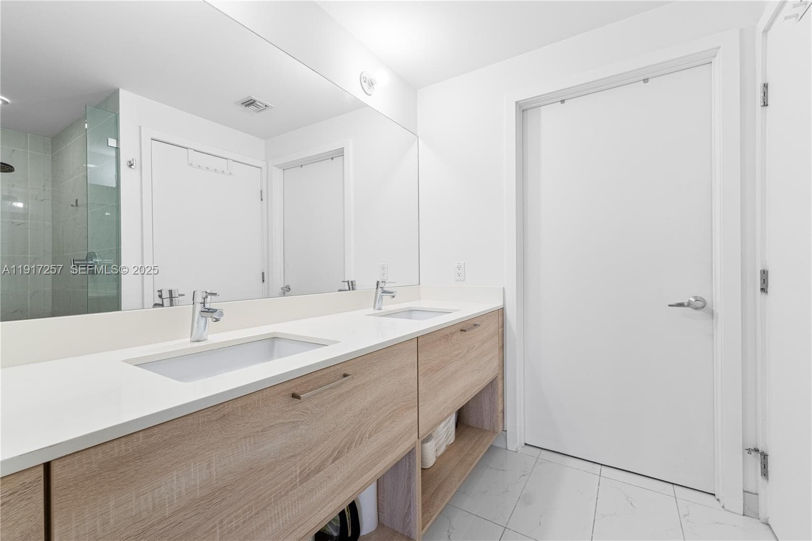 THE HARBOUR NORTH CONDO · #405 in North Miami Beach - Photo 21