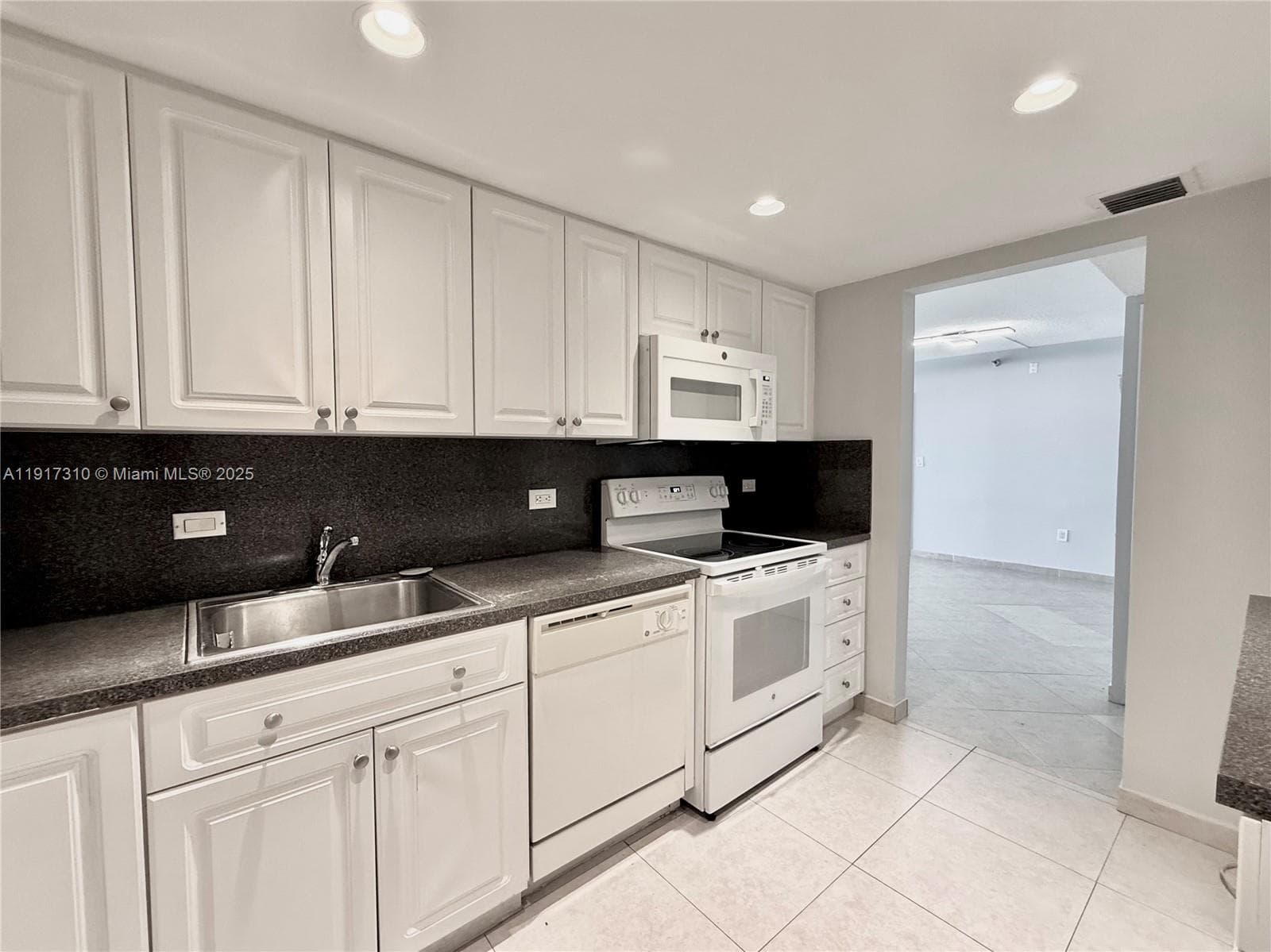 WATERVIEW CONDO · #336 in Aventura - Photo 21