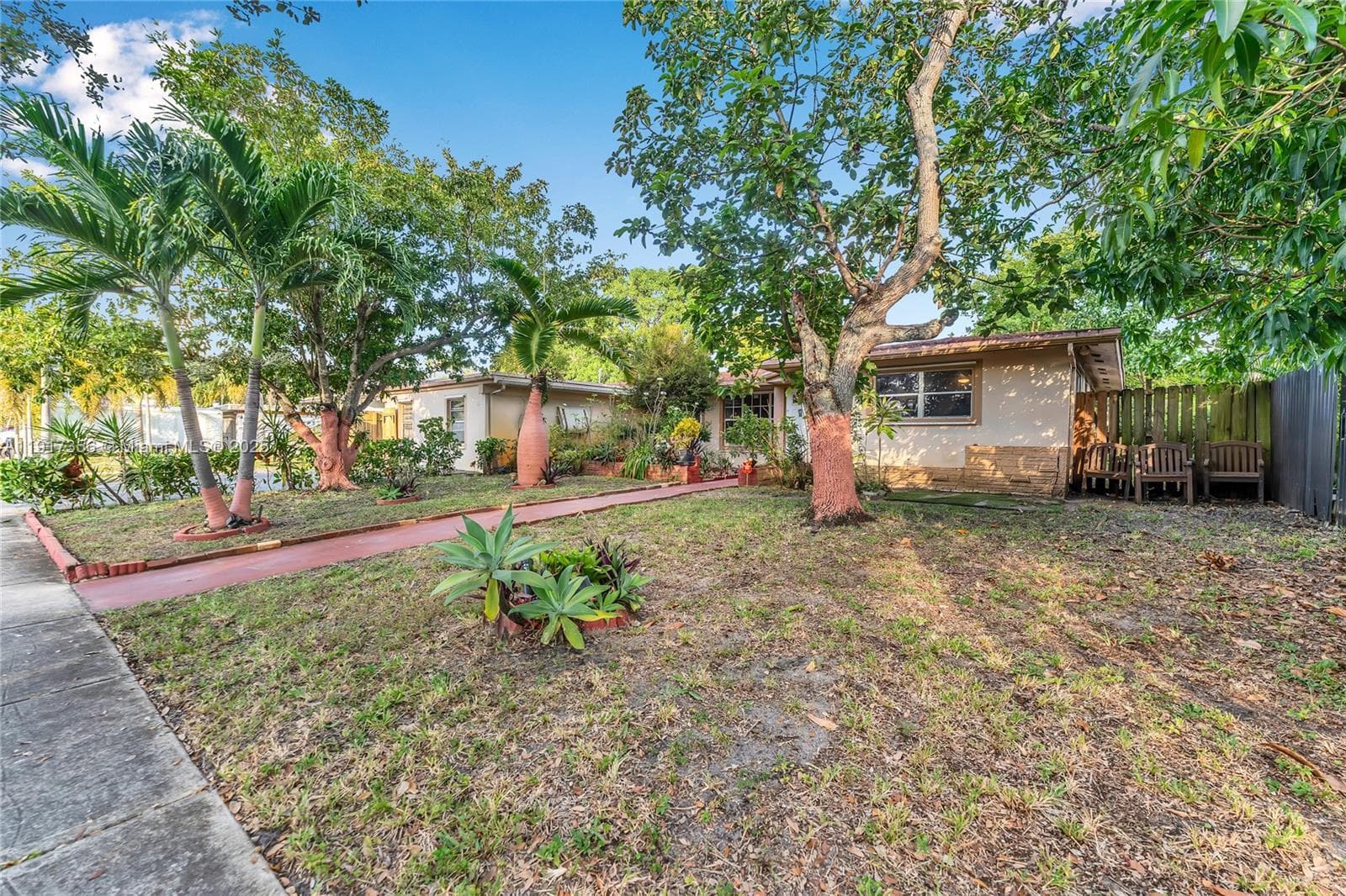 550 SW 38th Ter #0 photo 2