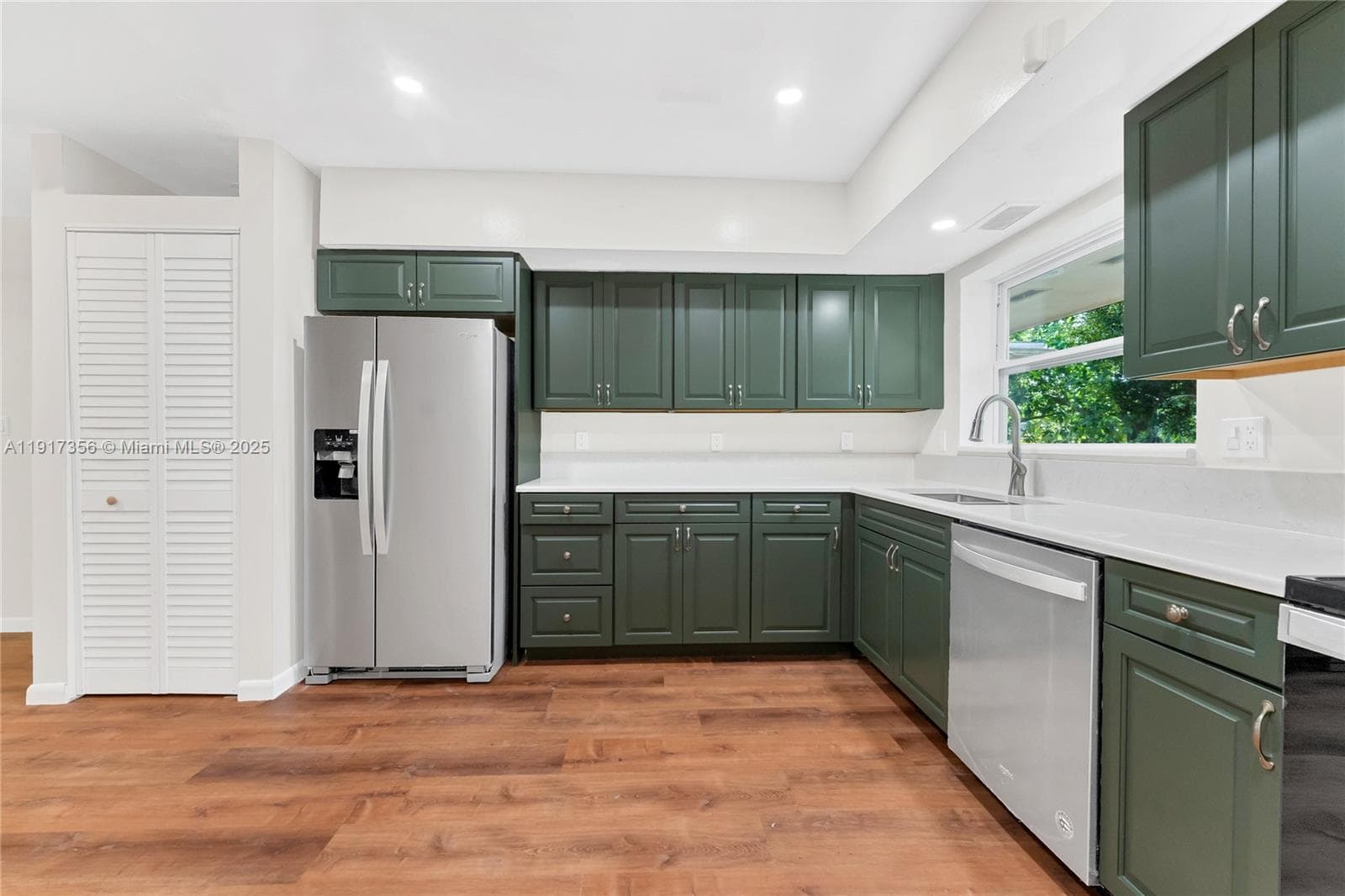550 SW 38th Ter #0 photo 13