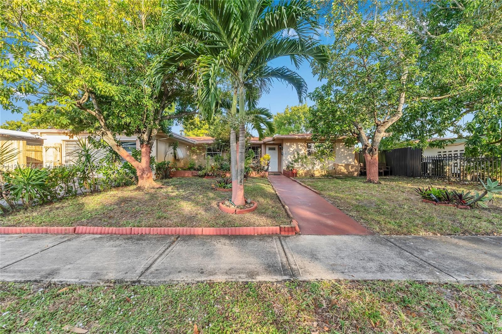 550 SW 38th Ter #0 photo 3