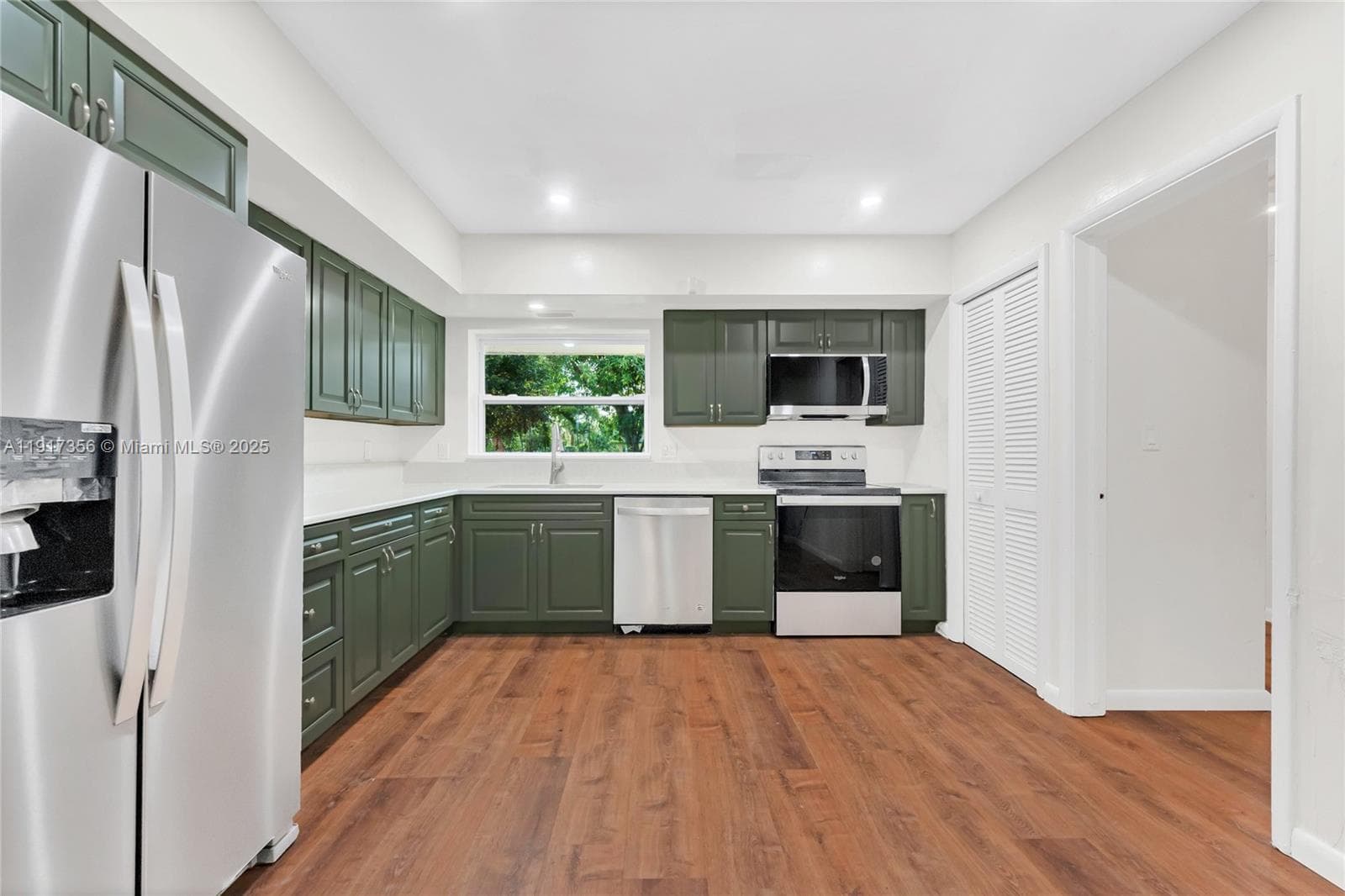 550 SW 38th Ter #0 photo 14