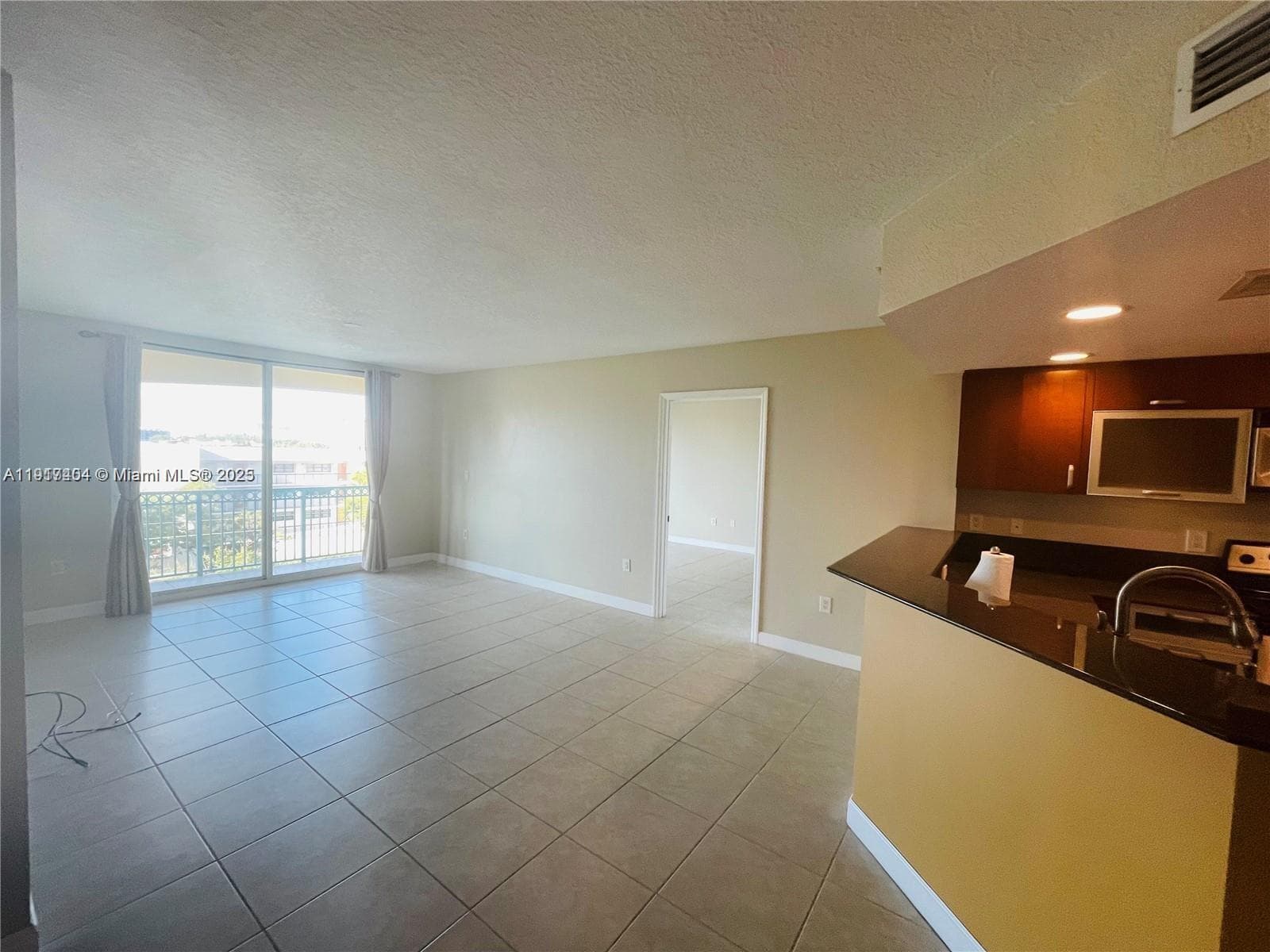 HALLANDALE BEACH PRIVATE · #510 in Hallandale Beach - Photo 3