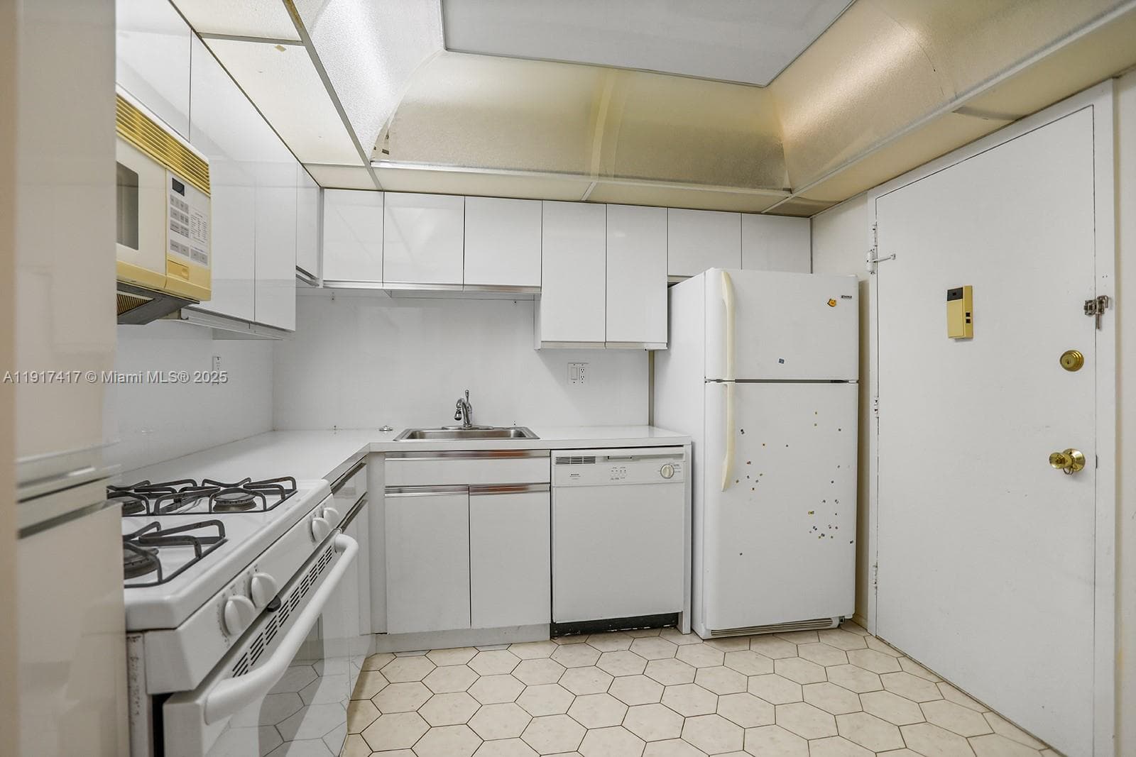 PARKER PLAZA ESTATES COND · #503 in Hallandale Beach - Photo 8