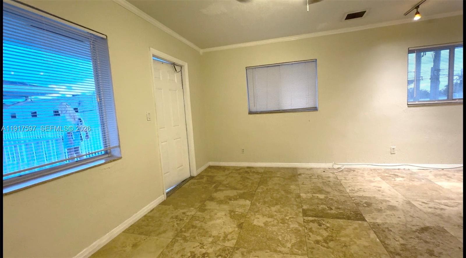 LUCAYA CONDO · #F8 in Fort Lauderdale - Photo 7