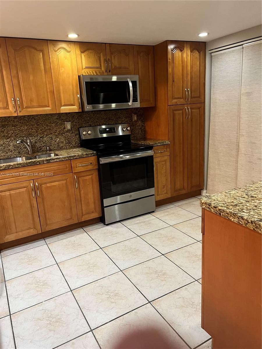 VILLAS OF AMBERWOOD · #36-4 in Doral - Photo 2