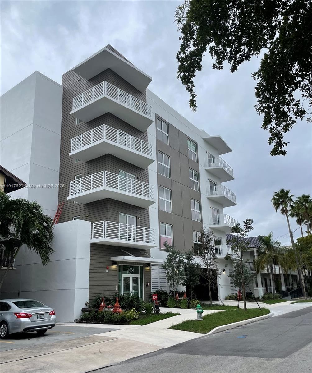 AESTHETIC APARTMENTS · #403 in Hollywood - Photo 22