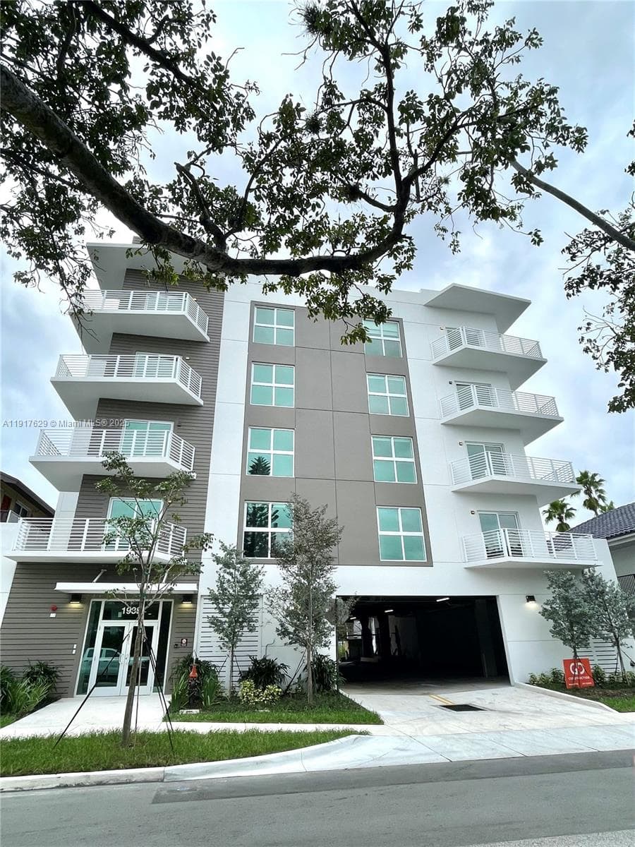 AESTHETIC APARTMENTS · #403 in Hollywood - Photo 19