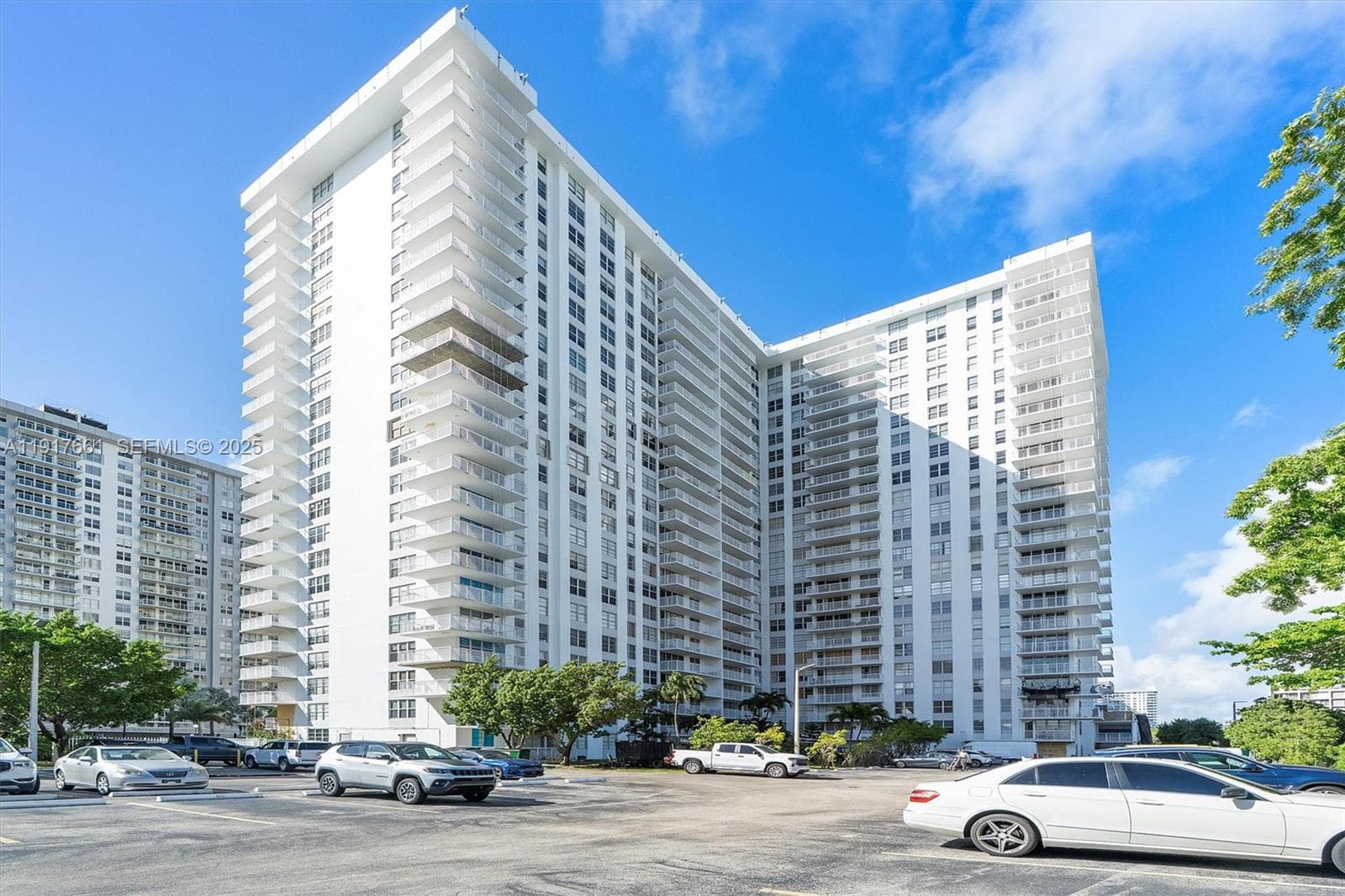 WINSTON TOWERS · #617 in Sunny Isles Beach - Photo 28