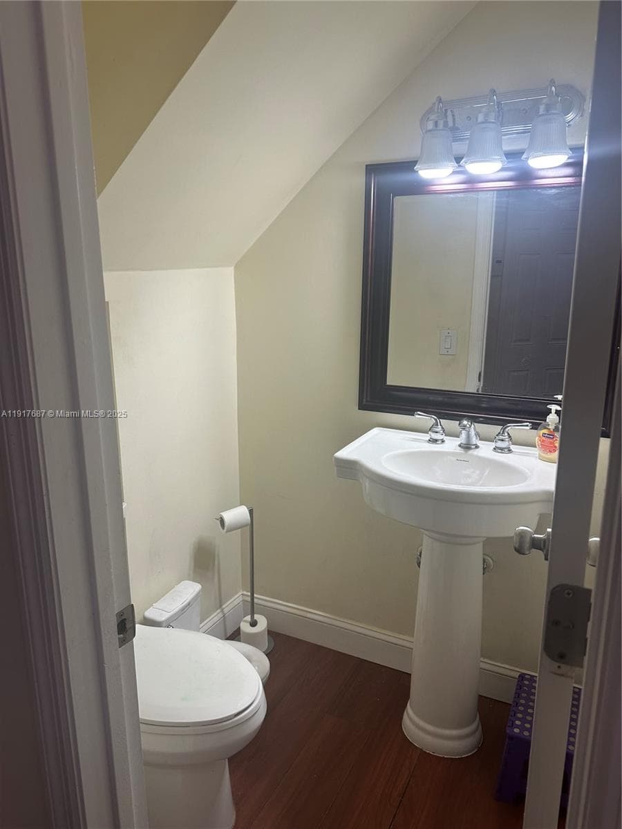 3195 N 36th Ave photo 24