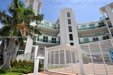 BAY VIEW LOFTS CONDO · #205 in Miami Beach - Photo 12