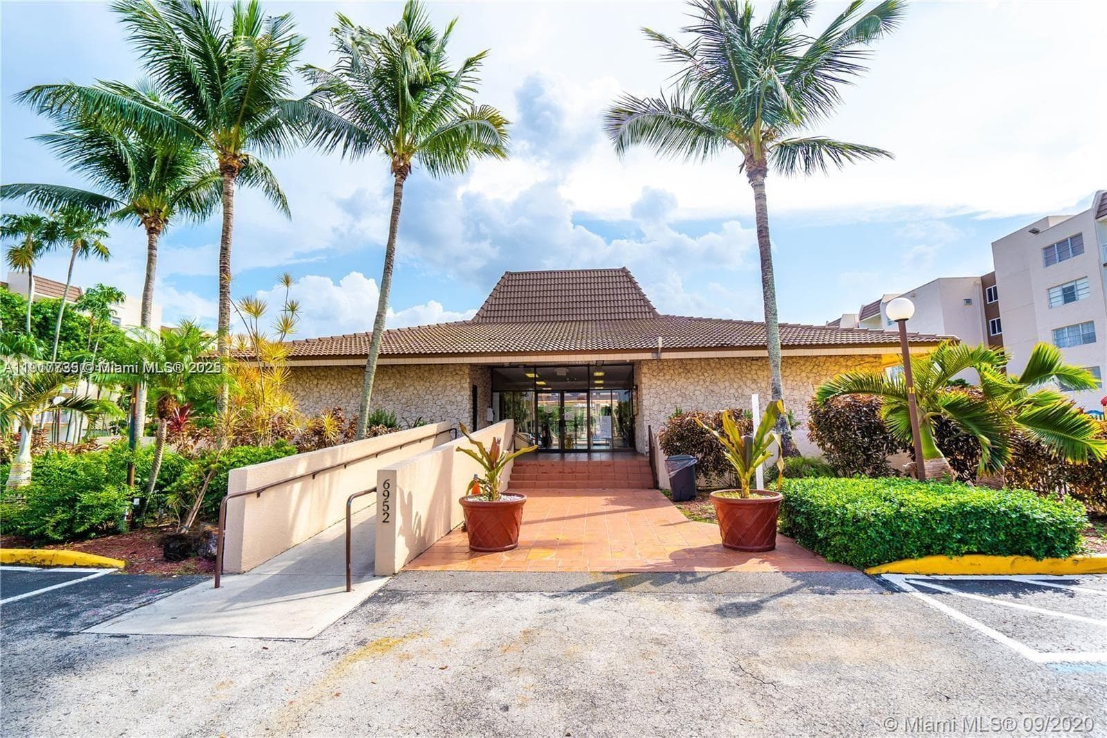 CORAL GATE EAST CONDO · #1-410 in Hialeah - Photo 3