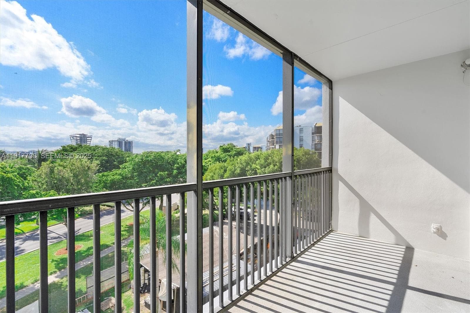 BRAVURA II CONDO · #504 in Aventura - Photo 16