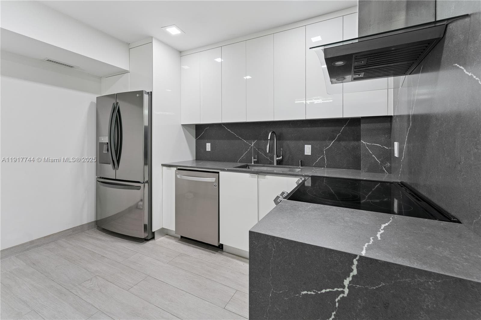 Hillcrest · #303B in Hollywood - Photo 3