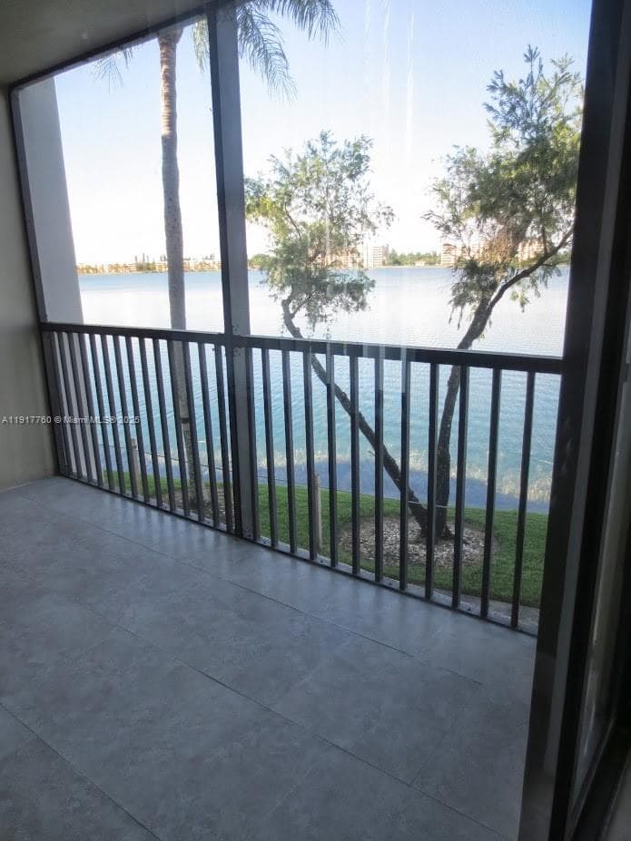 LAKE EMERALD CONDOMINIUM · #203 in Oakland Park - Photo 12