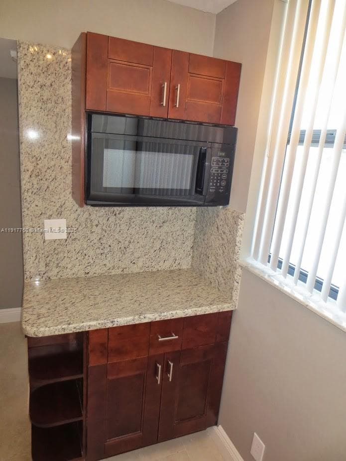 LAKE EMERALD CONDOMINIUM · #203 in Oakland Park - Photo 3