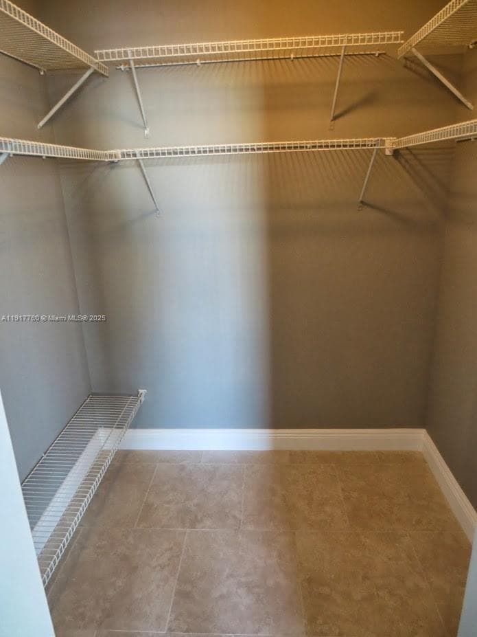 LAKE EMERALD CONDOMINIUM · #203 in Oakland Park - Photo 9